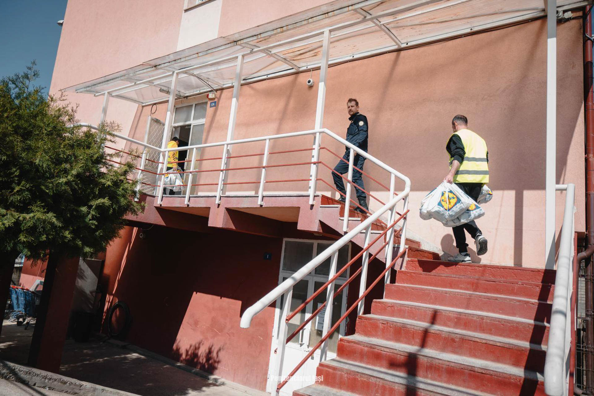 Milostenie de Paște pentru cei din spatele gratiilor – Fiideajutor.ro strânge fonduri pentru deținuții din Iași