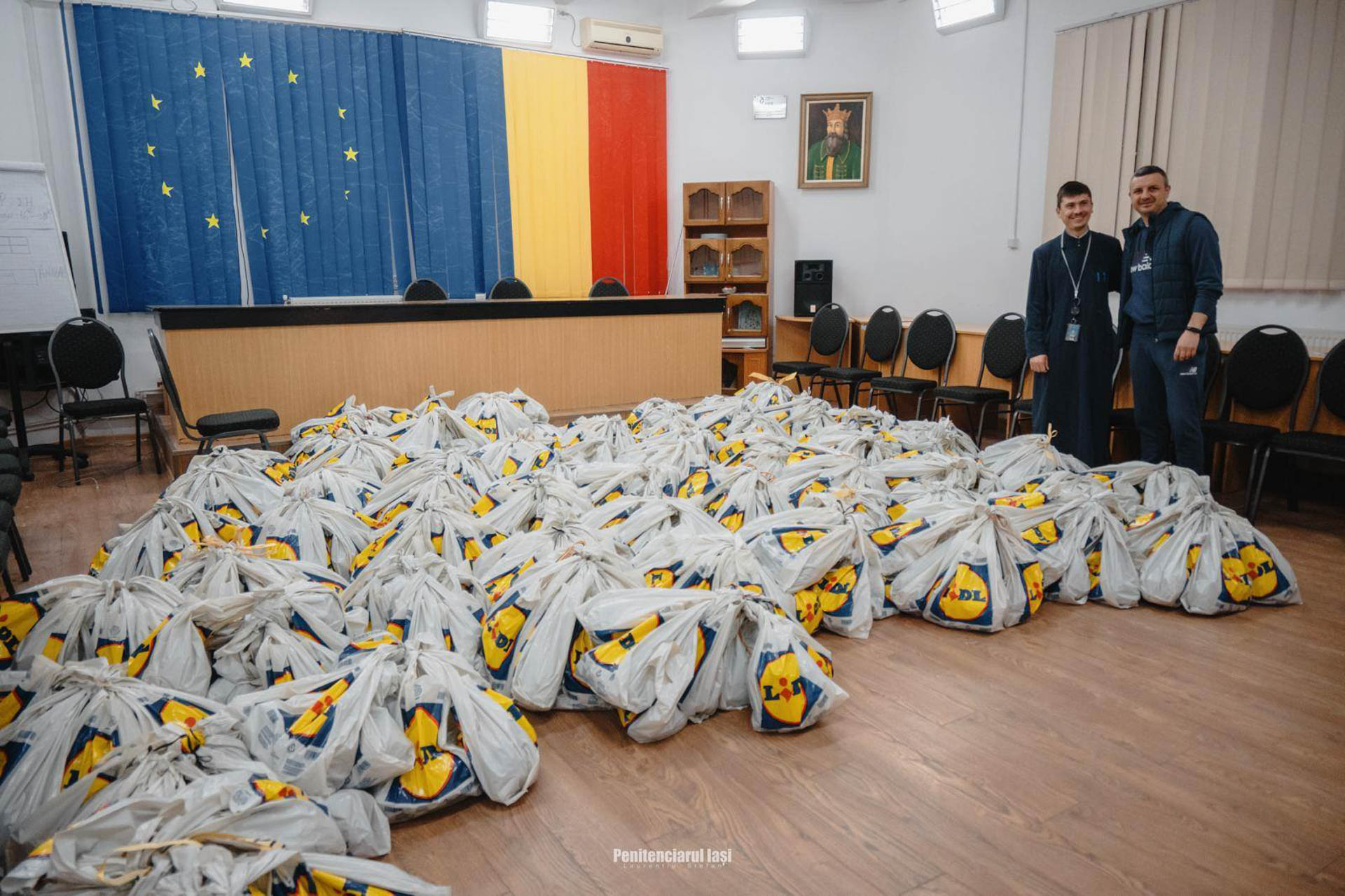 Milostenie de Paște pentru cei din spatele gratiilor – Fiideajutor.ro strânge fonduri pentru deținuții din Iași