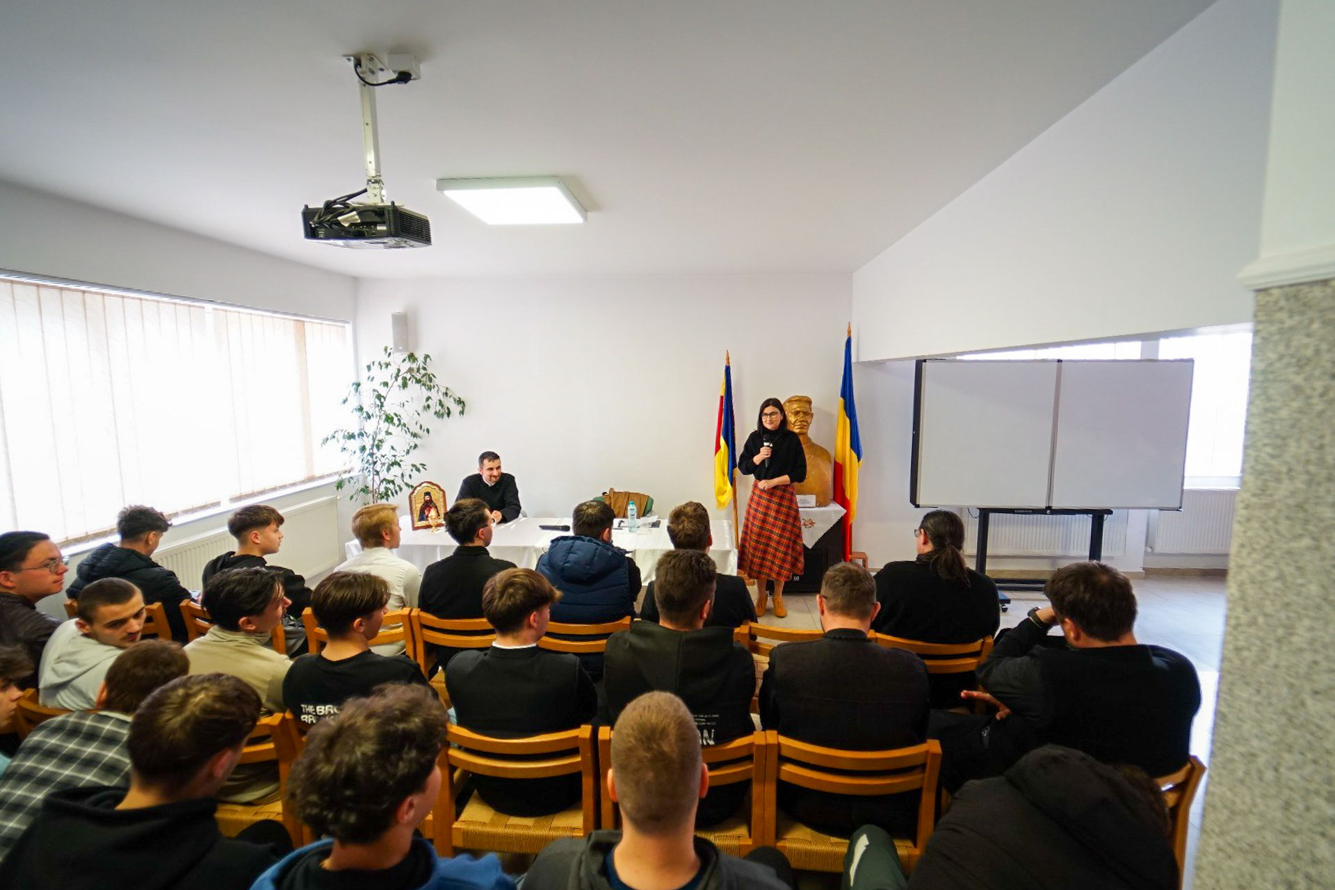 „Hristos te cheamă, rămâi în slujirea Sfintei Biserici!” - Întâlnire de mentorat la Seminarul Teologic din Dorohoi