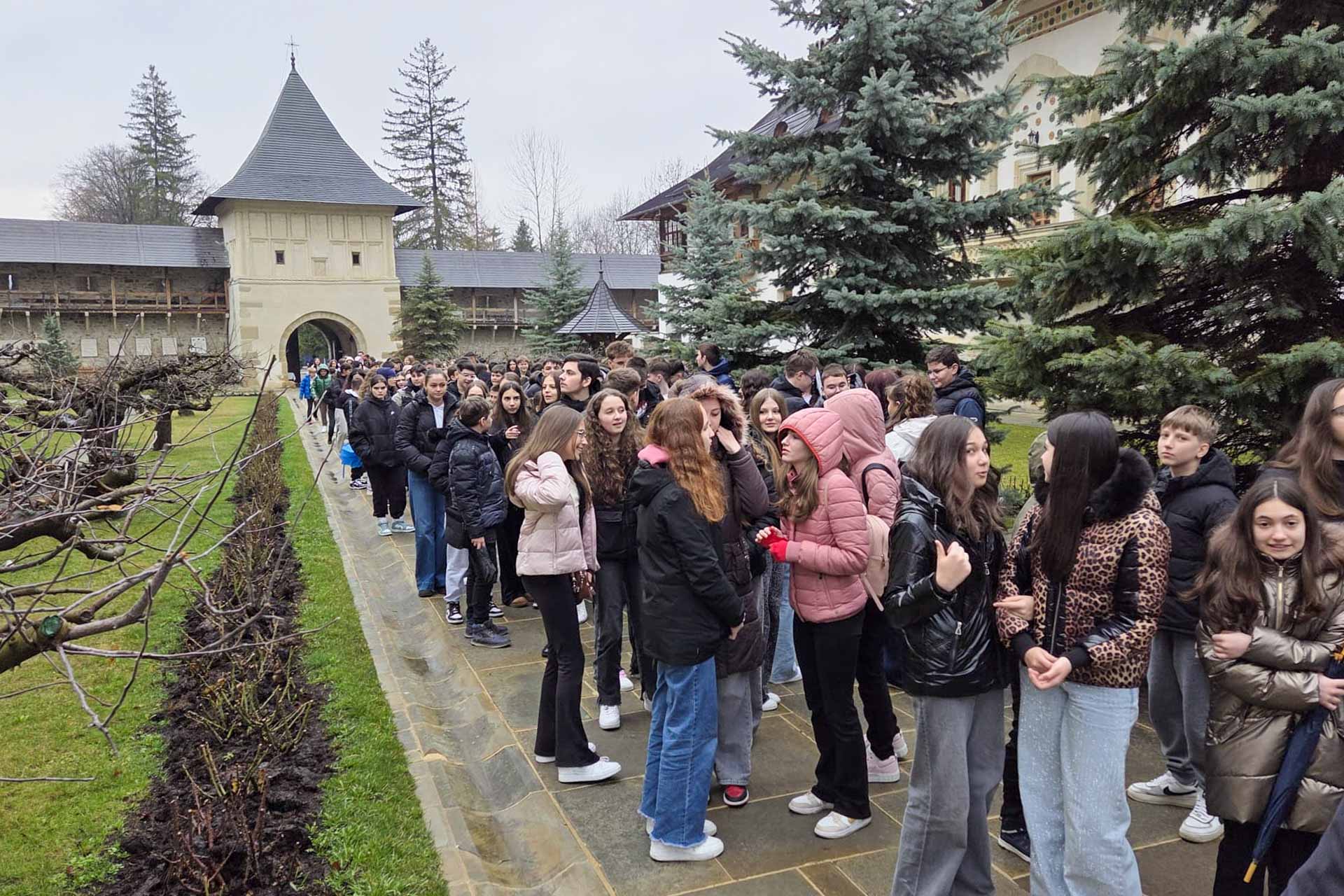 Parteneriat educațional și duhovnicesc între Parohia „Sf. M. Mc. Dimitrie” Călugăreni și Liceul „Vasile Conta” Târgu Neamț