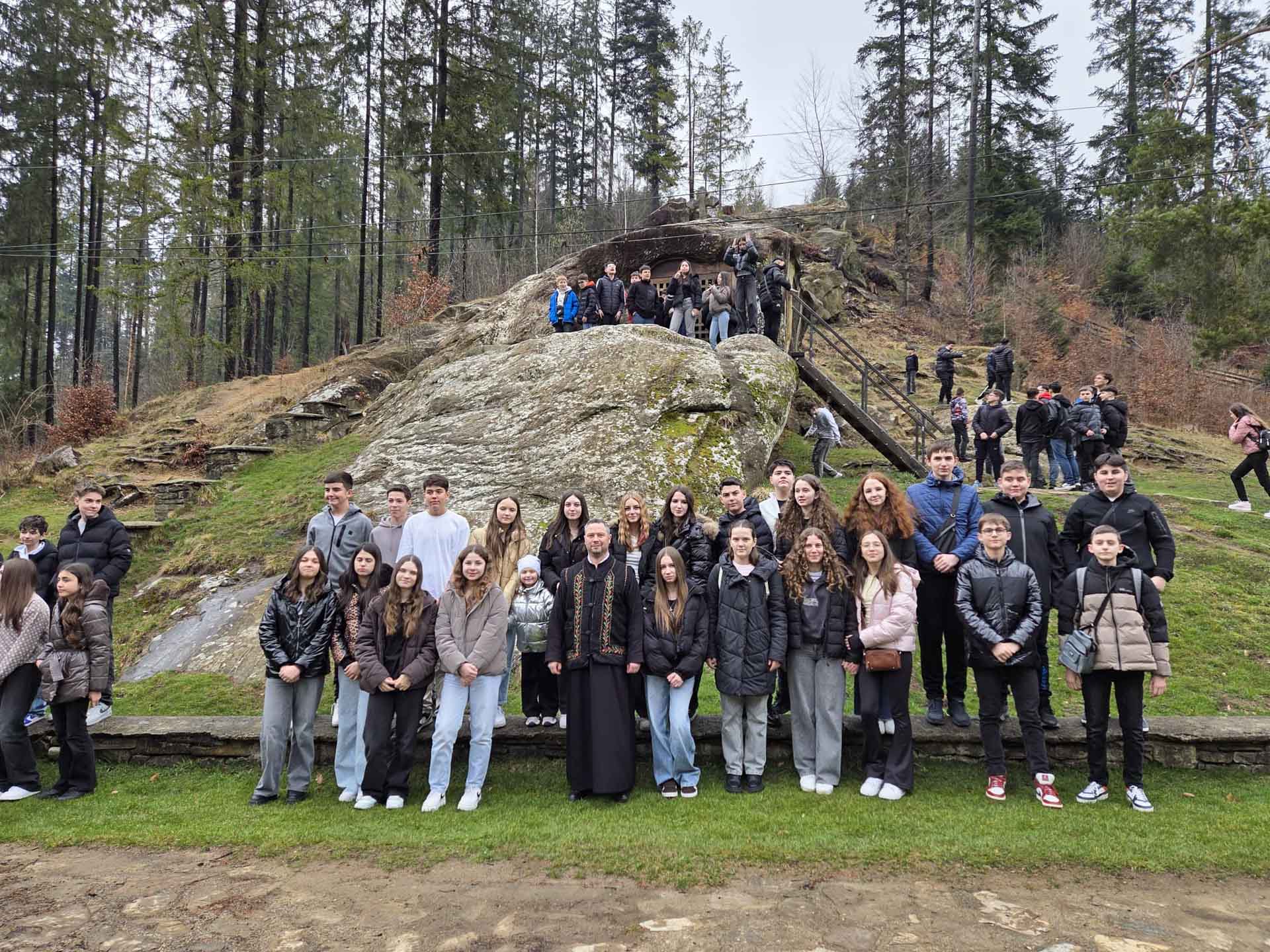 Parteneriat educațional și duhovnicesc între Parohia „Sf. M. Mc. Dimitrie” Călugăreni și Liceul „Vasile Conta” Târgu Neamț