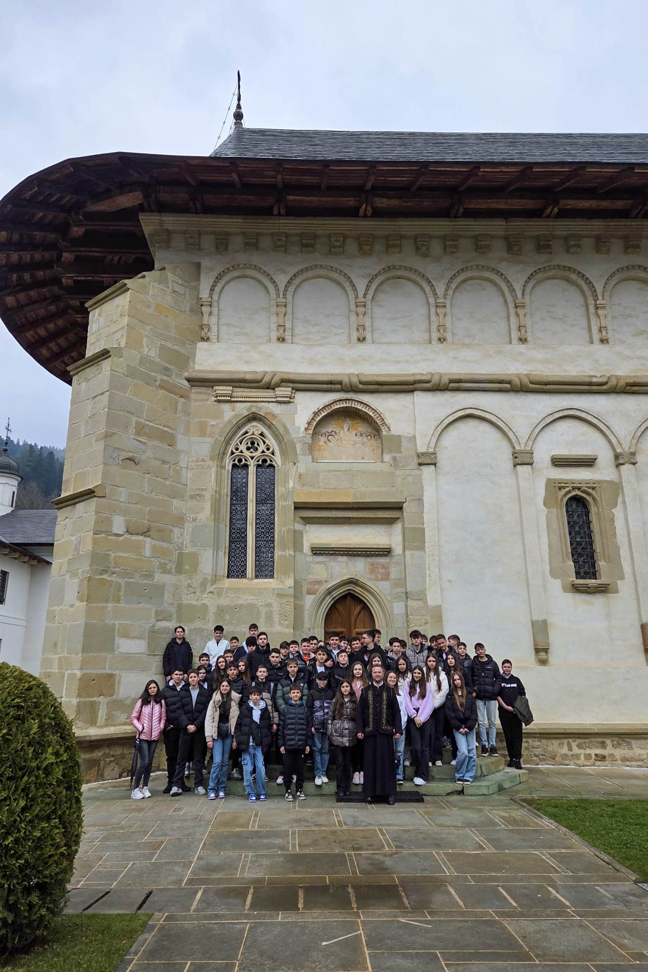 Parteneriat educațional și duhovnicesc între Parohia „Sf. M. Mc. Dimitrie” Călugăreni și Liceul „Vasile Conta” Târgu Neamț