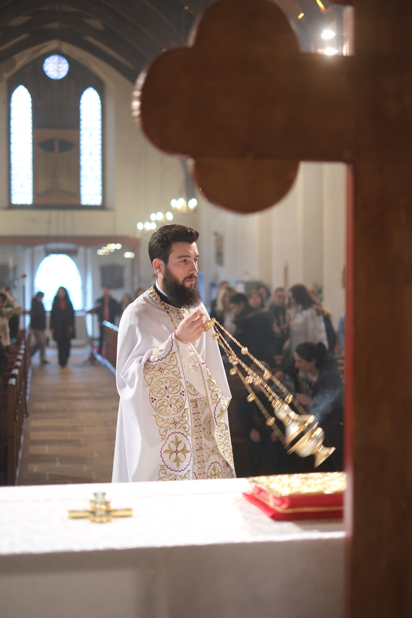 Preotul de pe șantier: Povestea părintelui Nicolae, care zidește suflete în pauza de masă — „Nu suntem singuri printre străini dacă Îl avem pe Hristos cu noi”