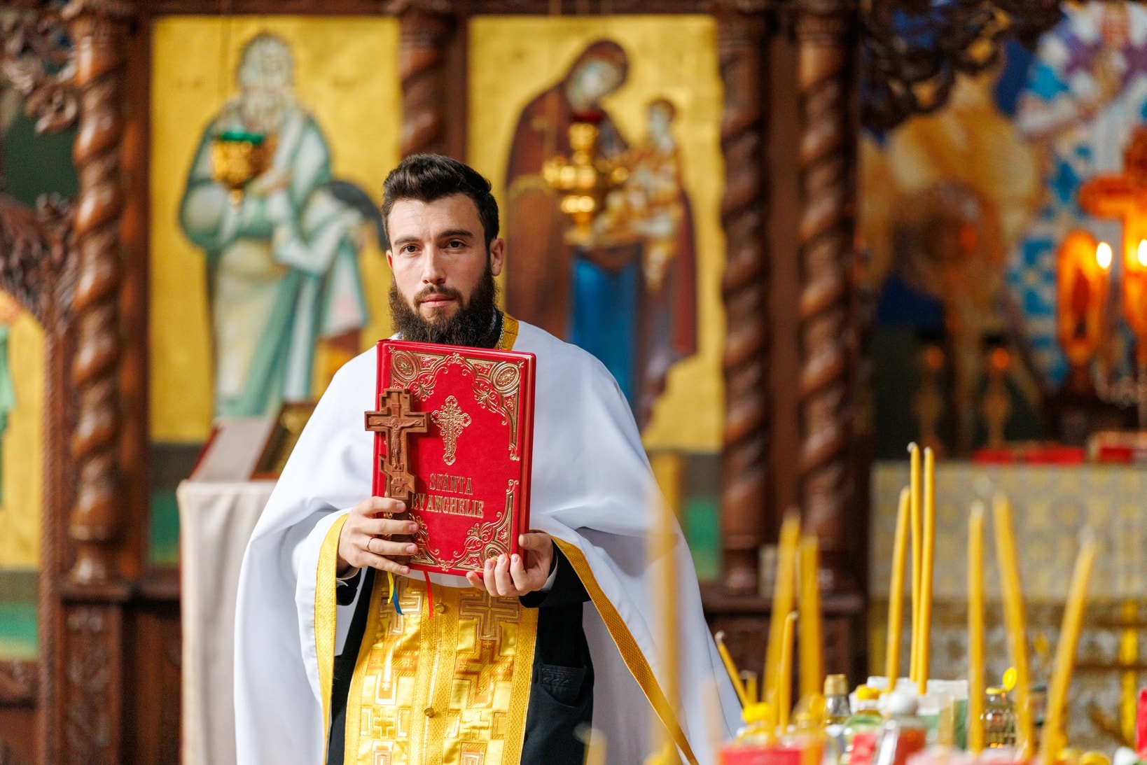 Preotul de pe șantier: Povestea părintelui Nicolae, care zidește suflete în pauza de masă — „Nu suntem singuri printre străini dacă Îl avem pe Hristos cu noi”