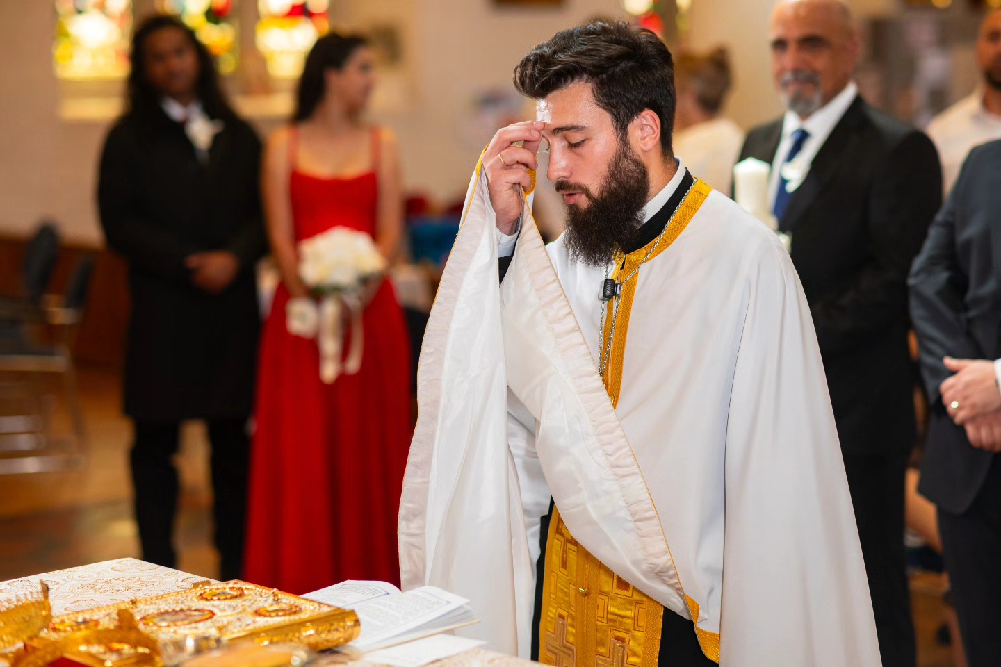 Preotul de pe șantier: Povestea părintelui Nicolae, care zidește suflete în pauza de masă — „Nu suntem singuri printre străini dacă Îl avem pe Hristos cu noi”