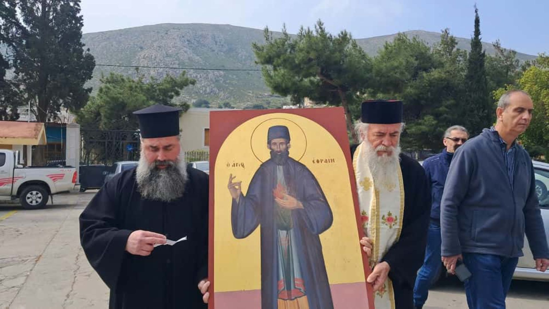 O icoană Sfântului Efrem cel Nou a izvorât mir într-un spital din Kalymnos (Grecia)