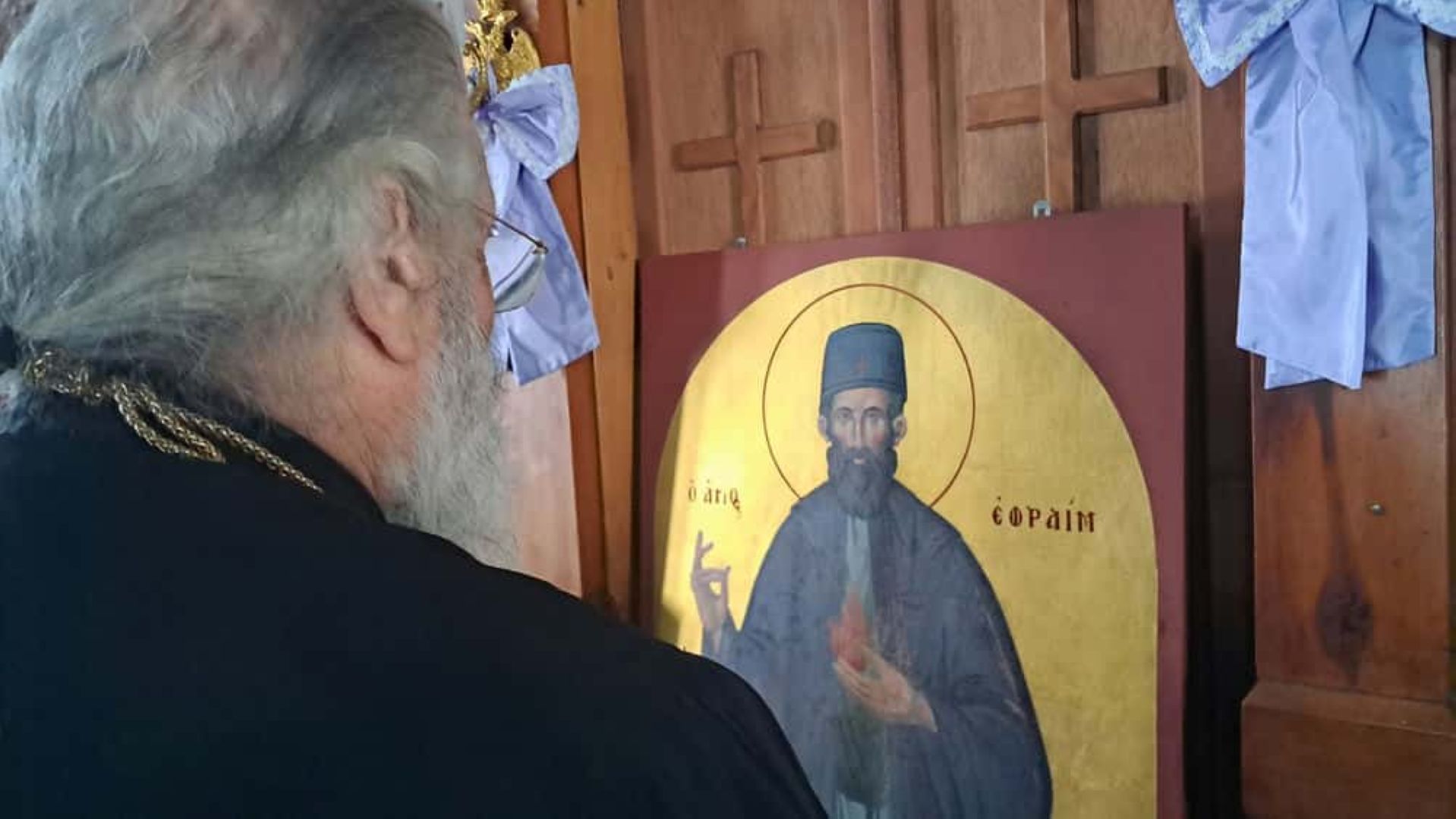 O icoană Sfântului Efrem cel Nou a izvorât mir într-un spital din Kalymnos (Grecia)