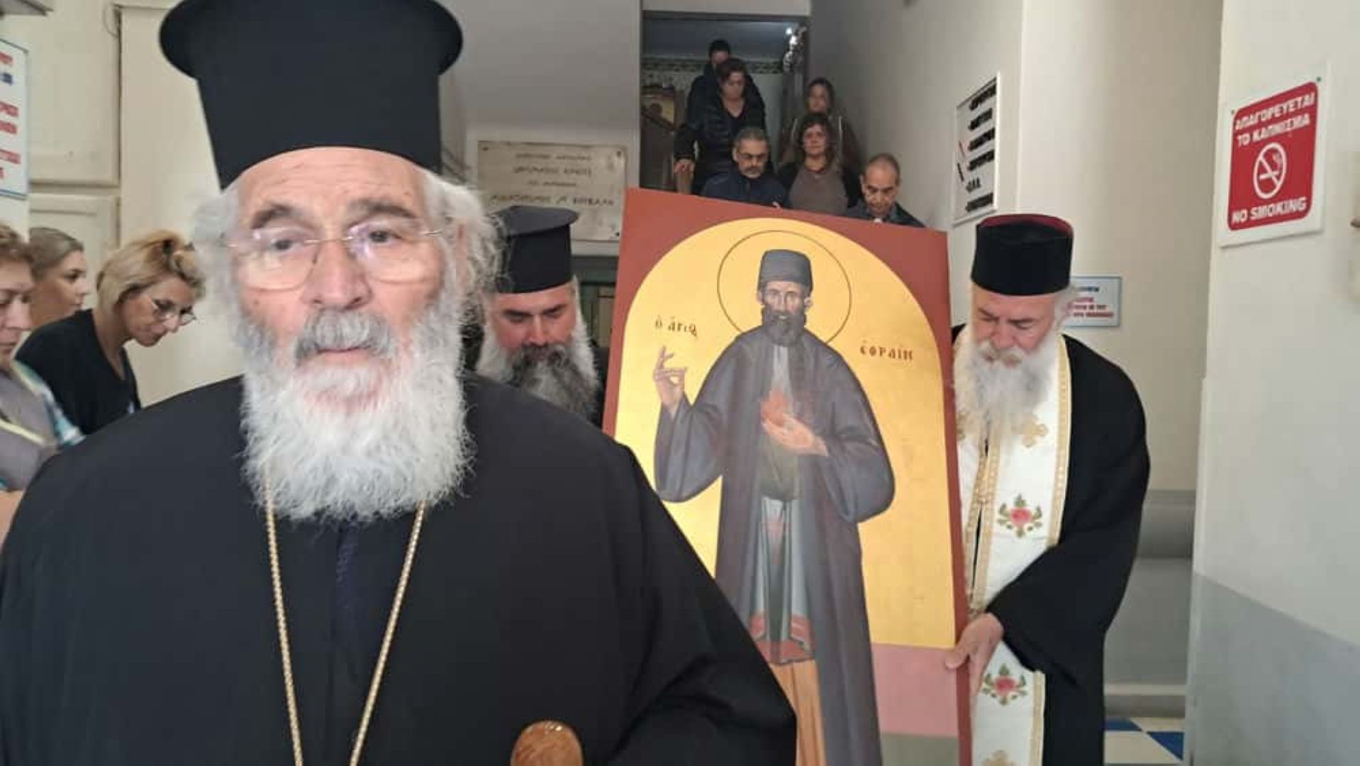 O icoană Sfântului Efrem cel Nou a izvorât mir într-un spital din Kalymnos (Grecia)