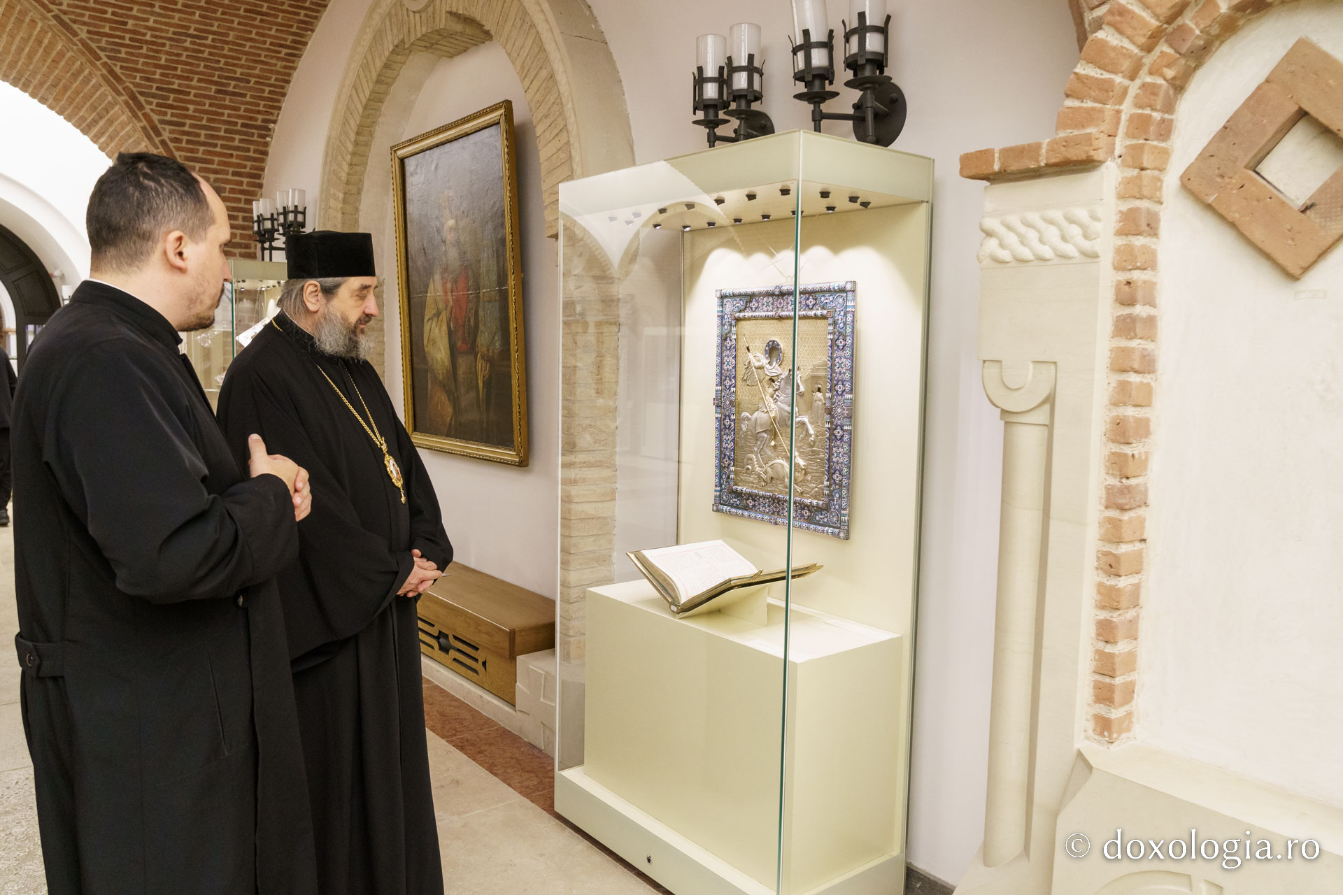 La Muzeul Mitropolitan din Iași puteți vizita în această perioadă Expoziția „Apărători ai credinței – sfinții militari și vocația slujirii”