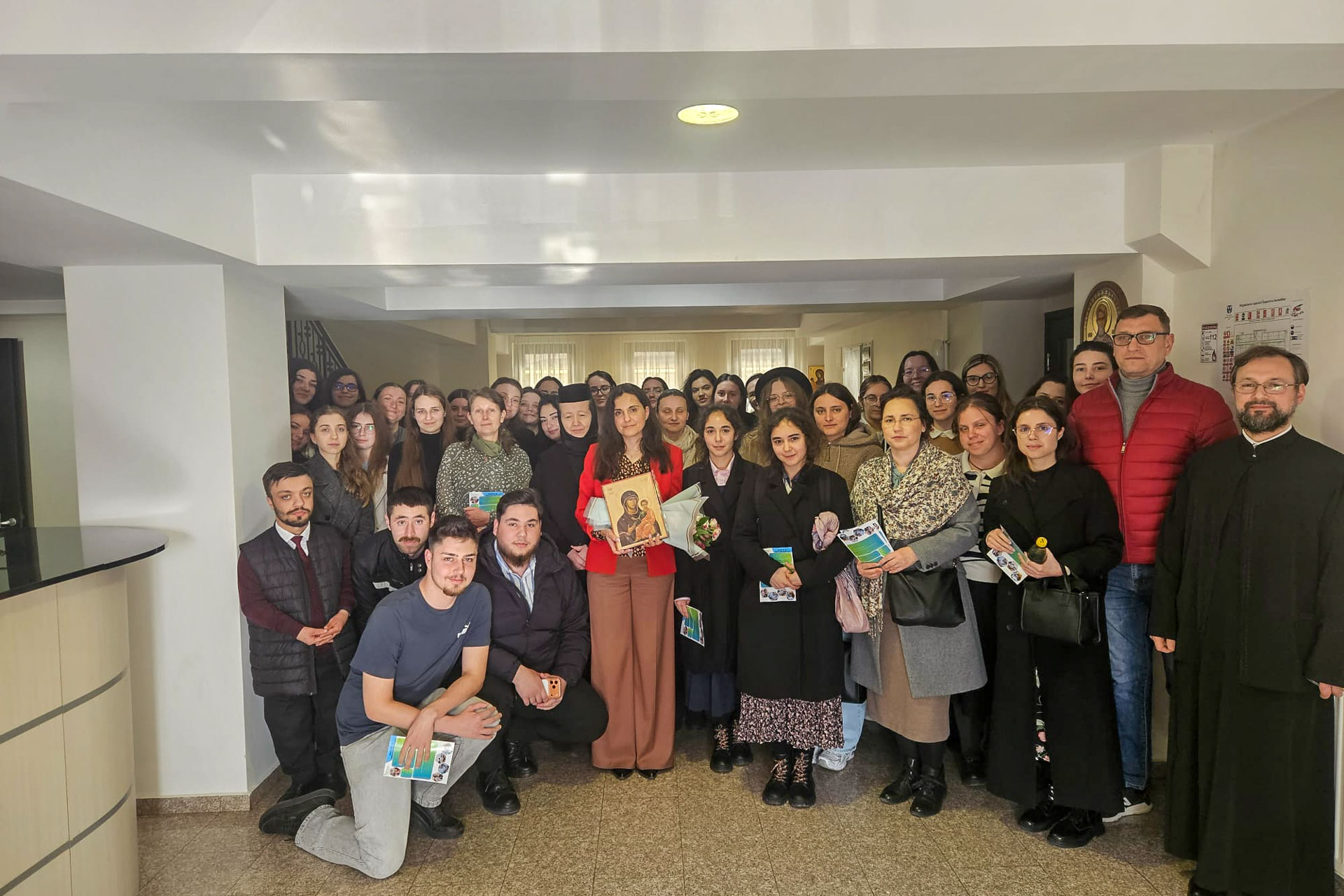 Studenții teologi din Iași au participat la o prelegere despre intervenția socială în mediul medical