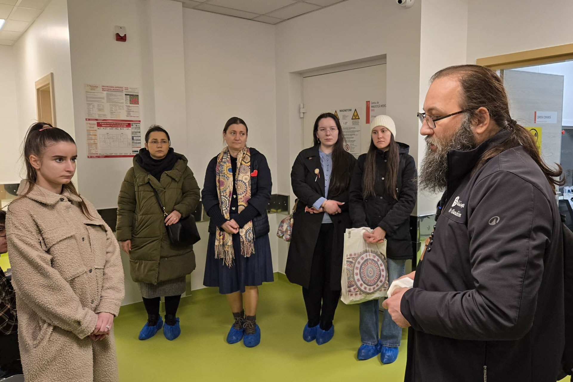 Studenții teologi din Iași, implicați într-o activitate Pro Vita dedicată mamelor și copiilor vulnerabili