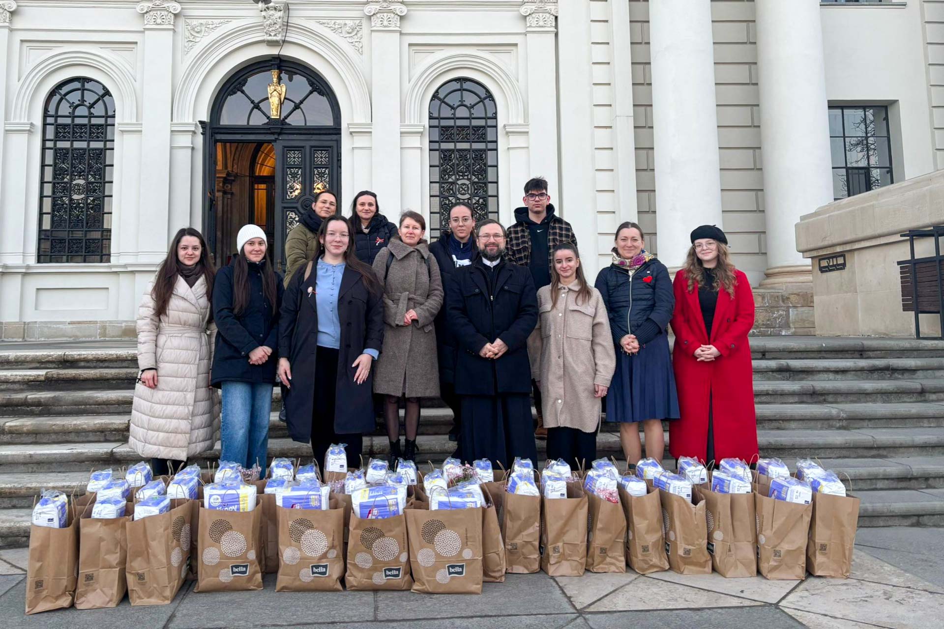 Studenții teologi din Iași, implicați într-o activitate Pro Vita dedicată mamelor și copiilor vulnerabili