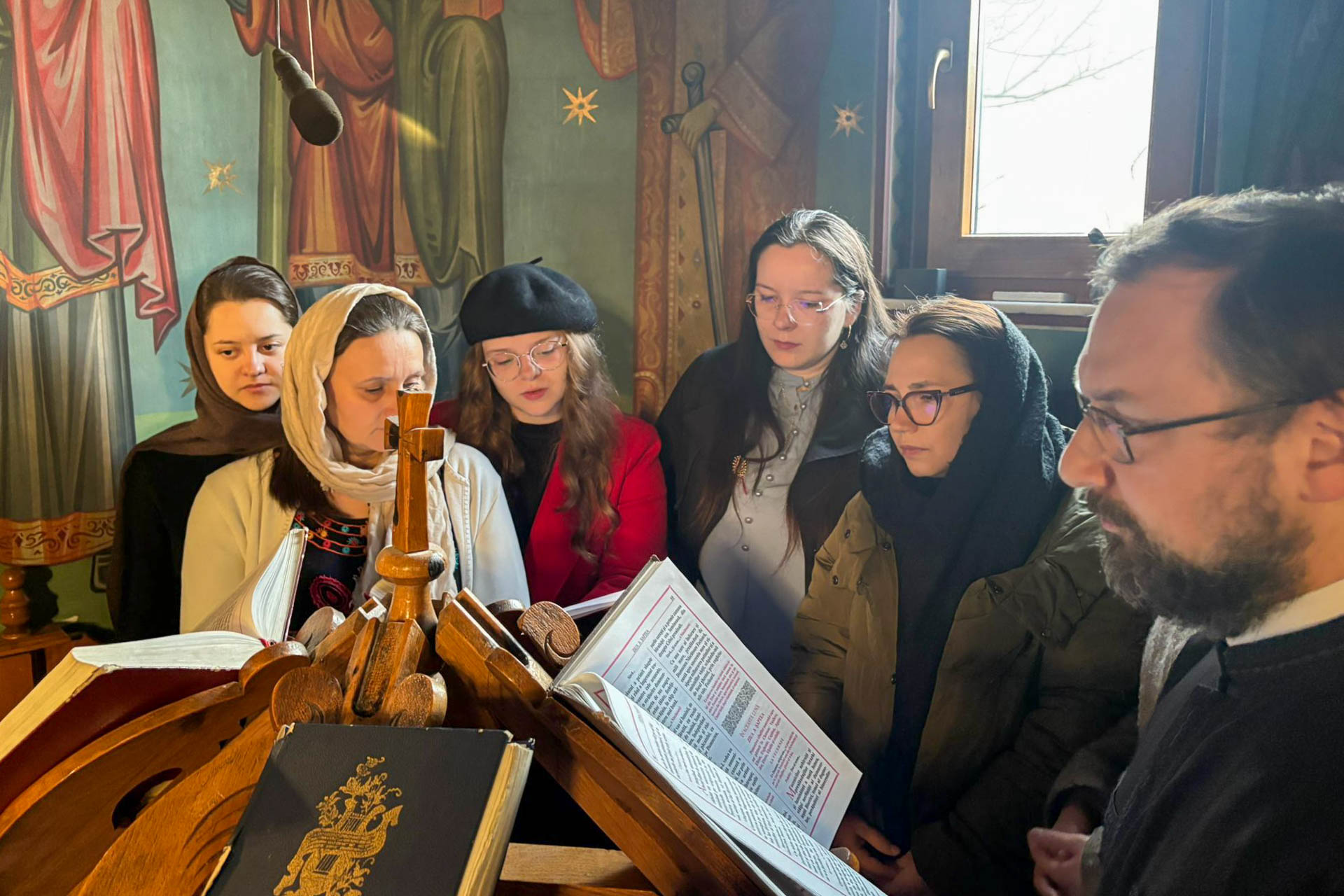 Studenții teologi din Iași, implicați într-o activitate Pro Vita dedicată mamelor și copiilor vulnerabili