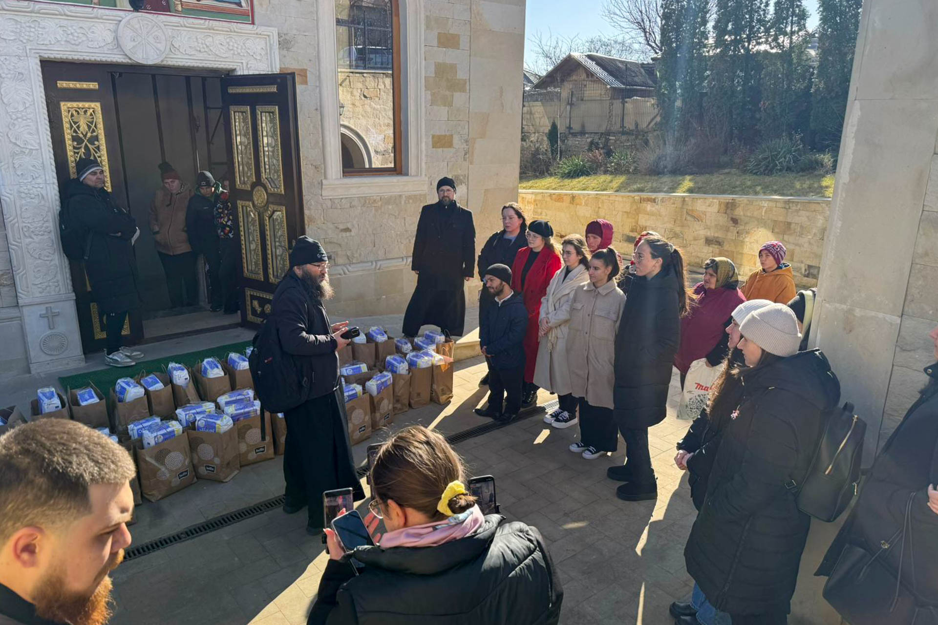 Studenții teologi din Iași, implicați într-o activitate Pro Vita dedicată mamelor și copiilor vulnerabili