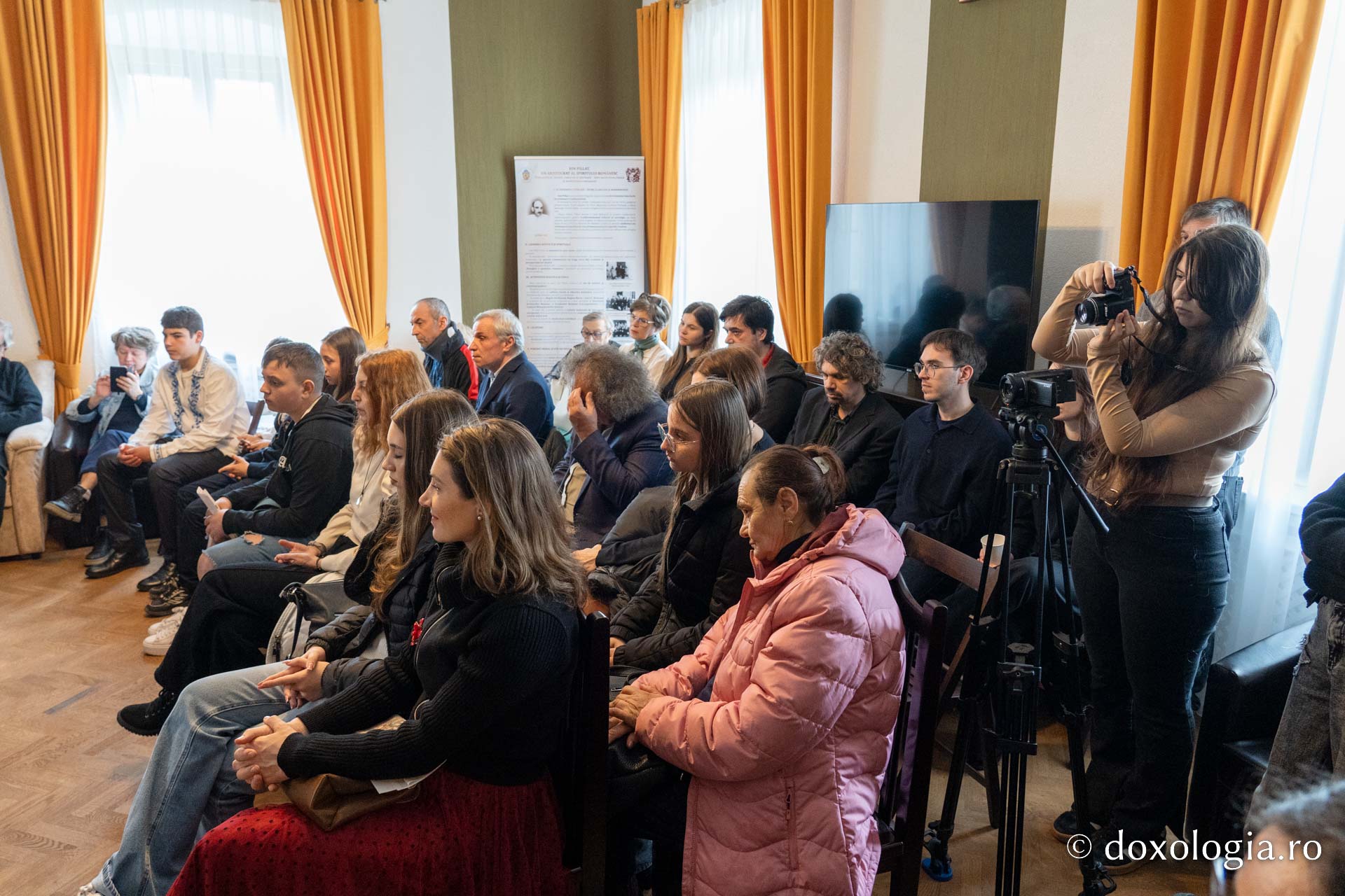 Ziua Mondială a Poeziei, sărbătorită la conacul lui Ion Pillat din Miorcani: 20 de scriitori și oameni de cultură au recitat din creația poetului