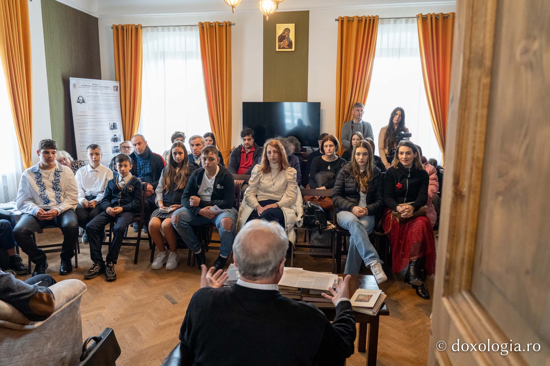 Ziua Mondială a Poeziei, sărbătorită la conacul lui Ion Pillat din Miorcani: 20 de scriitori și oameni de cultură au recitat din creația poetului