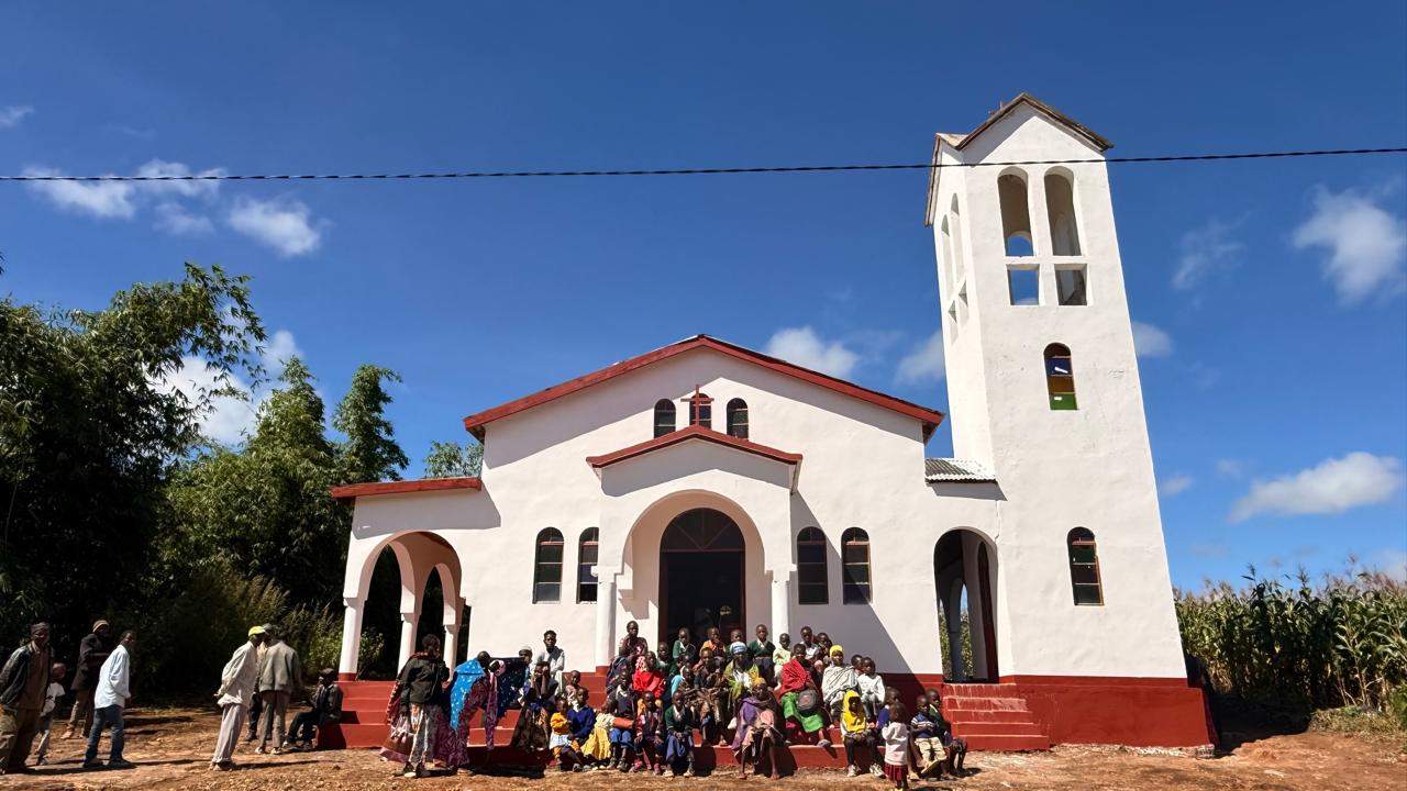 Satele Makota şi Nyamahana în sărbătoare de „Izvorul Tămăduirii”