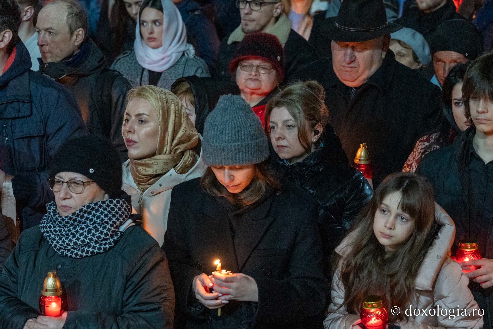 O mare de Lumină, o bucurie imensă, un singur glas: „Hristos a înviat!”| Praznicul Învierii Domnului, la Iași