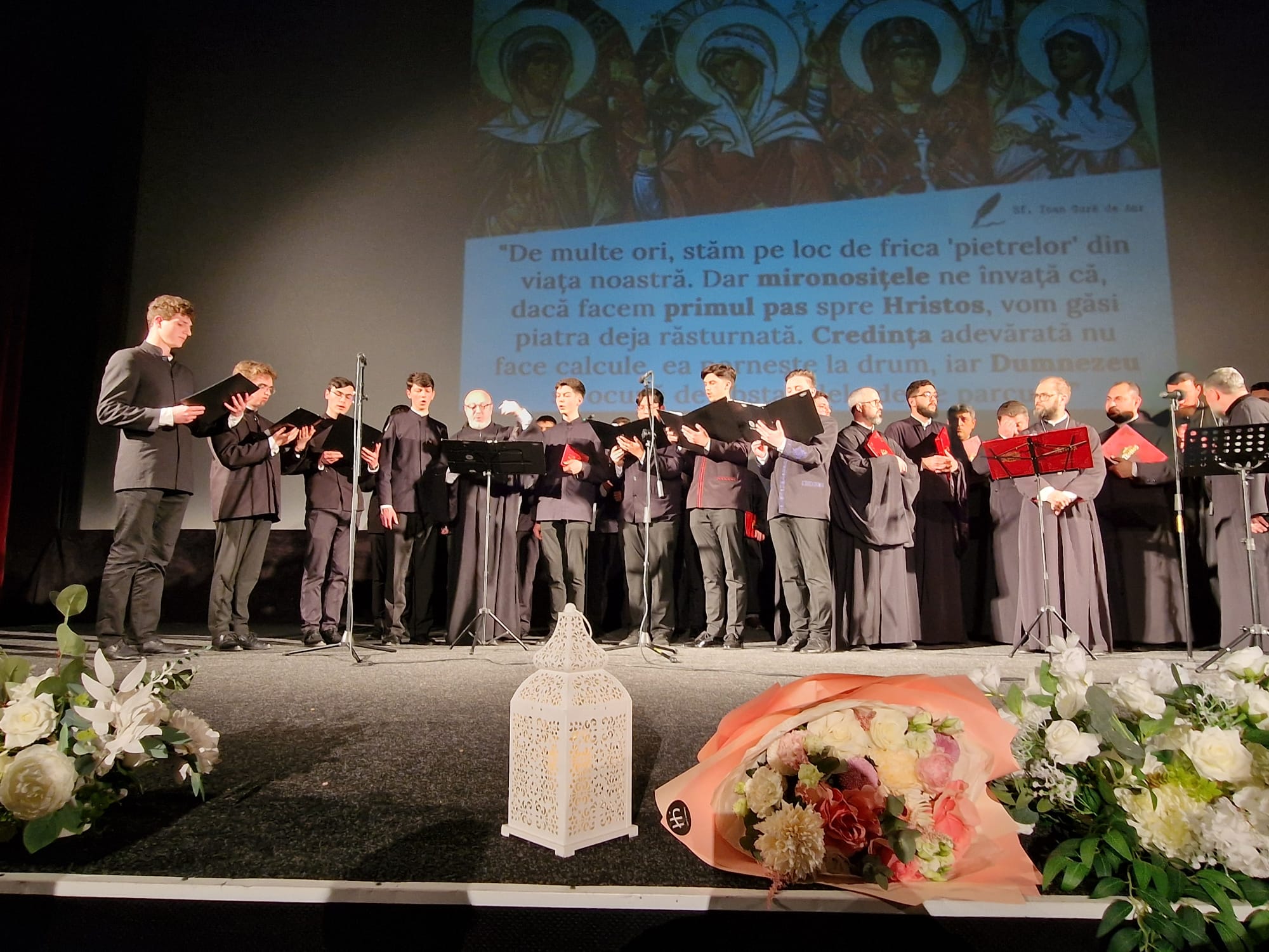 Corul Liceului Teologic „Sfinții Împărați Constantin și Elena” și Grupul „Tronos” au concertat la Piatra Neamț