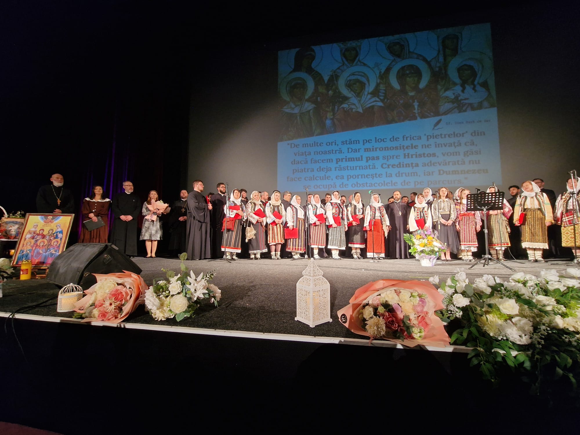 Corul Liceului Teologic „Sfinții Împărați Constantin și Elena” și Grupul „Tronos” au concertat la Piatra Neamț