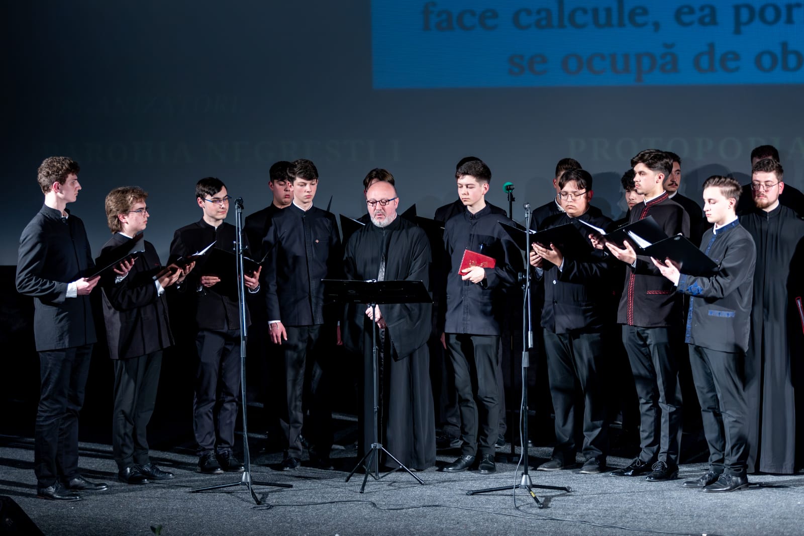 Corul Liceului Teologic „Sfinții Împărați Constantin și Elena” și Grupul „Tronos” au concertat la Piatra Neamț