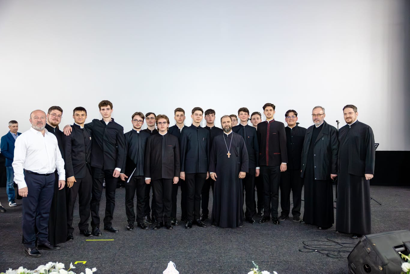 Corul Liceului Teologic „Sfinții Împărați Constantin și Elena” și Grupul „Tronos” au concertat la Piatra Neamț