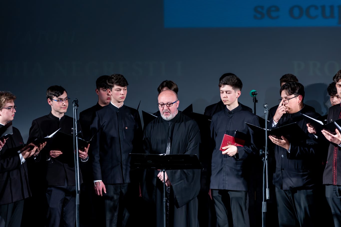 Corul Liceului Teologic „Sfinții Împărați Constantin și Elena” și Grupul „Tronos” au concertat la Piatra Neamț