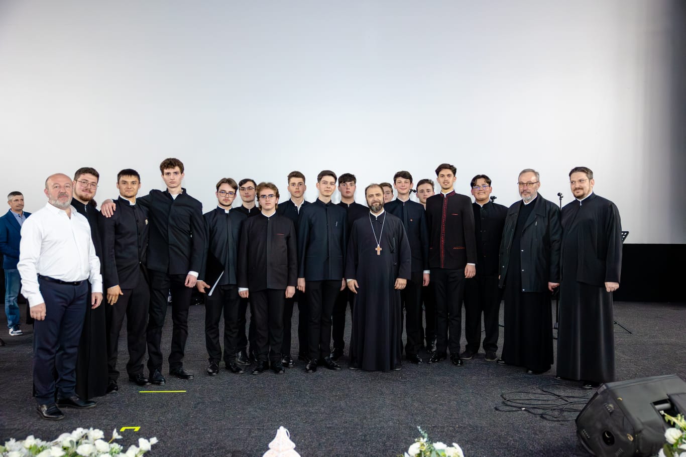Corul Liceului Teologic „Sfinții Împărați Constantin și Elena” și Grupul „Tronos” au concertat la Piatra Neamț