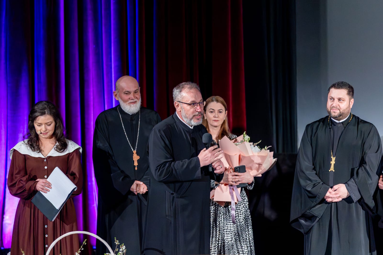 Corul Liceului Teologic „Sfinții Împărați Constantin și Elena” și Grupul „Tronos” au concertat la Piatra Neamț