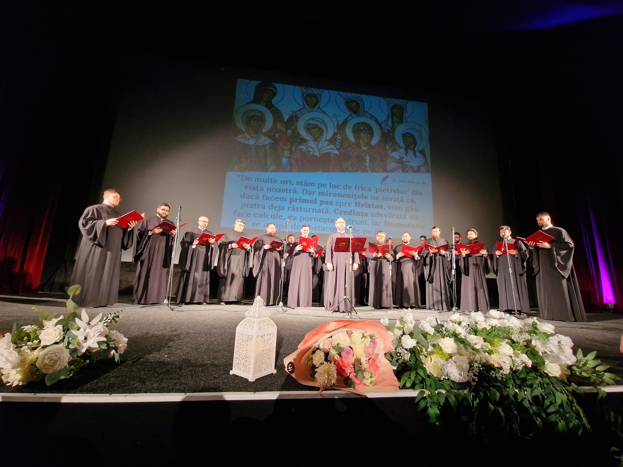 Corul Liceului Teologic „Sfinții Împărați Constantin și Elena” și Grupul „Tronos” au concertat la Piatra Neamț