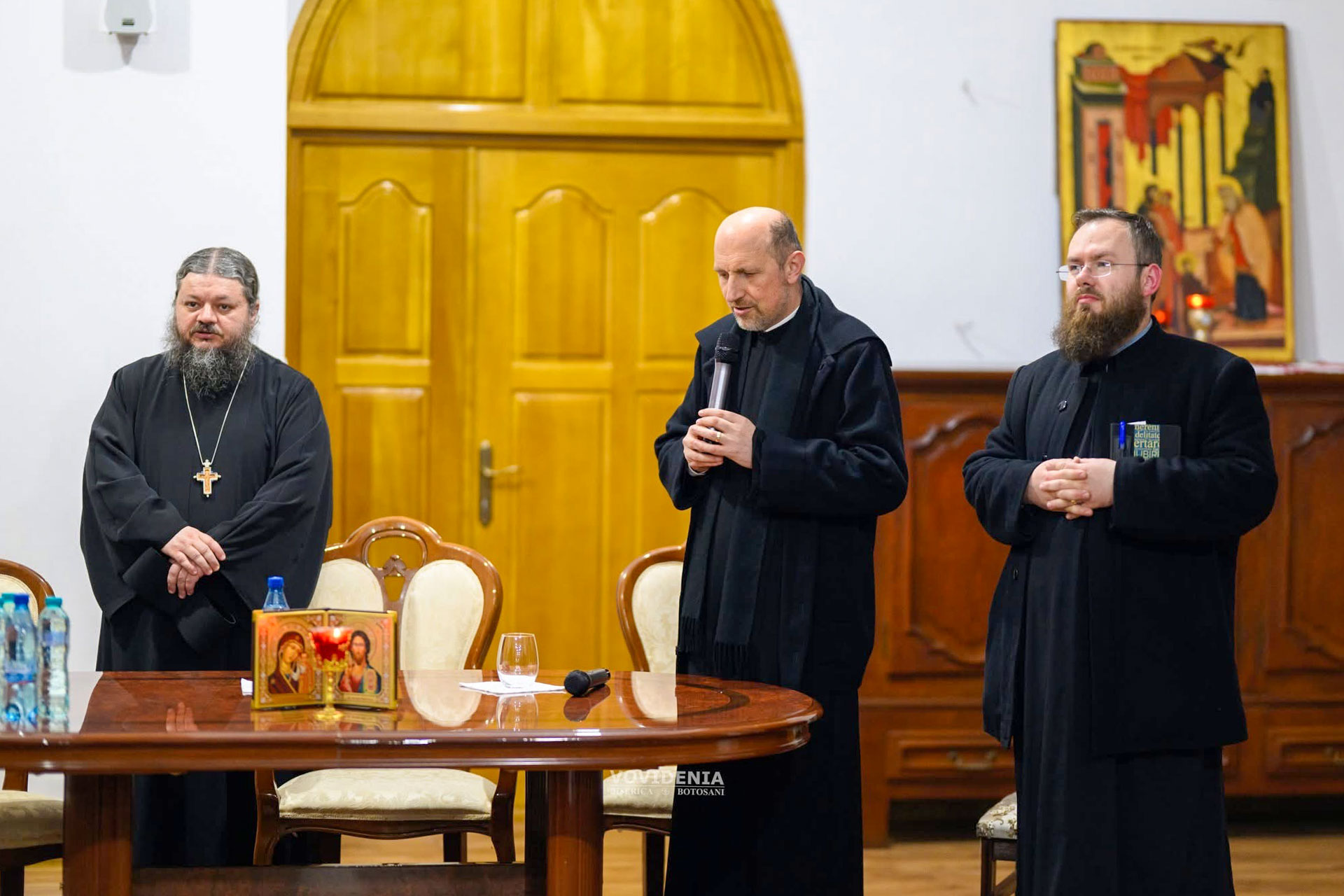 Arhim. Hrisostom Ciuciu, conferință despre familie cu sala arhiplină la Biserica Vovidenia din Botoșani