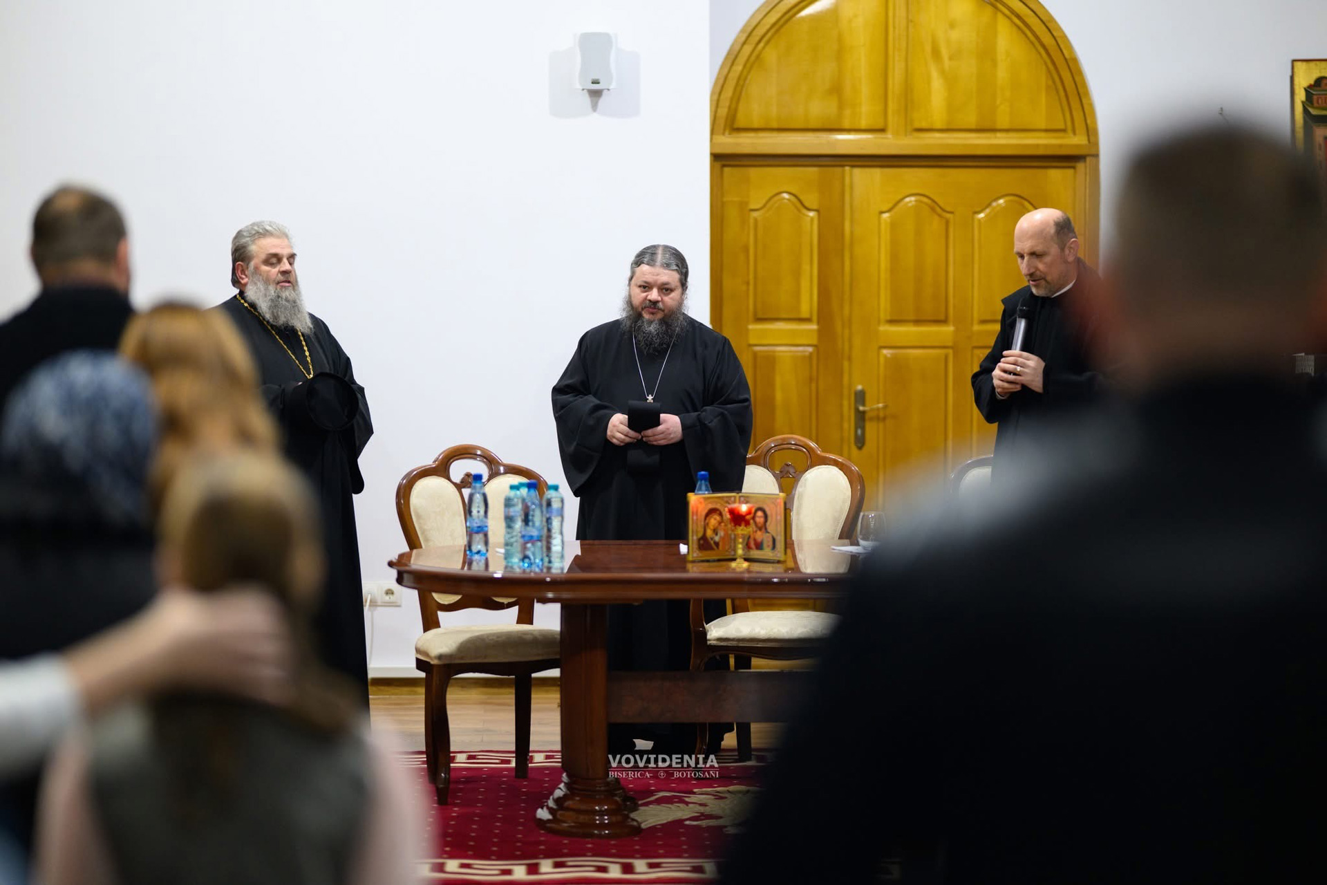 Arhim. Hrisostom Ciuciu, conferință despre familie cu sala arhiplină la Biserica Vovidenia din Botoșani