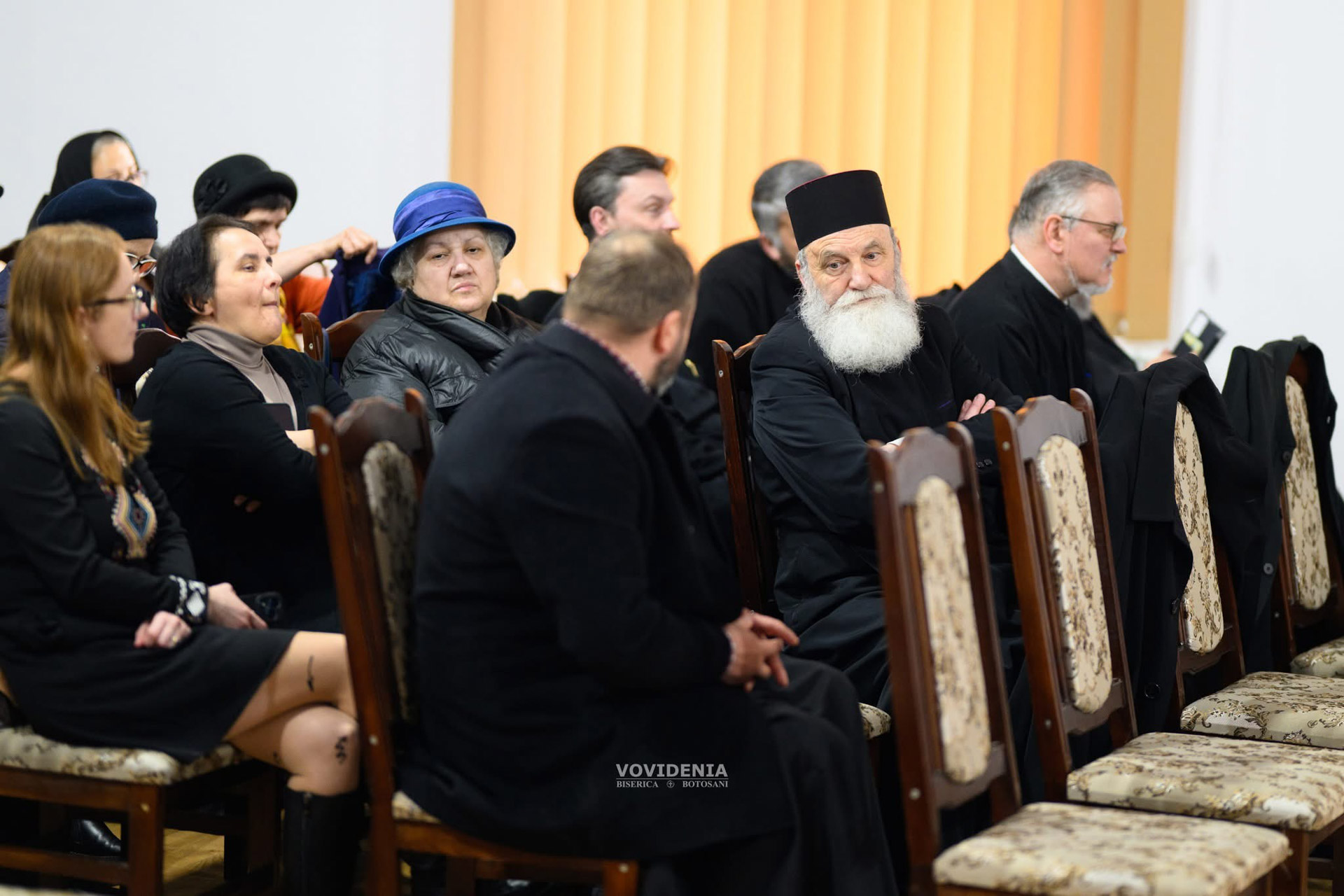 Arhim. Hrisostom Ciuciu, conferință despre familie cu sala arhiplină la Biserica Vovidenia din Botoșani