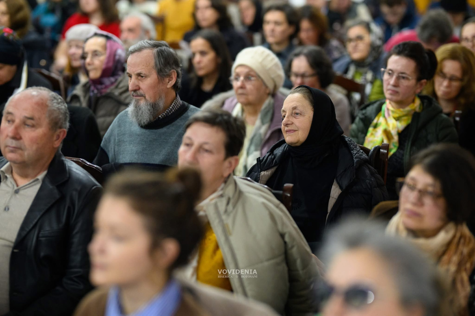 Arhim. Hrisostom Ciuciu, conferință despre familie cu sala arhiplină la Biserica Vovidenia din Botoșani