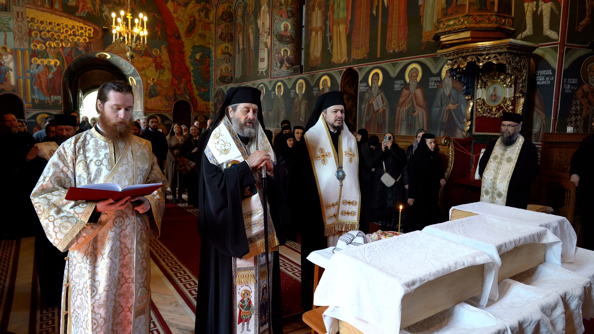 (Video) Moaștele Sfintei Blandina de la Iași au fost deshumate