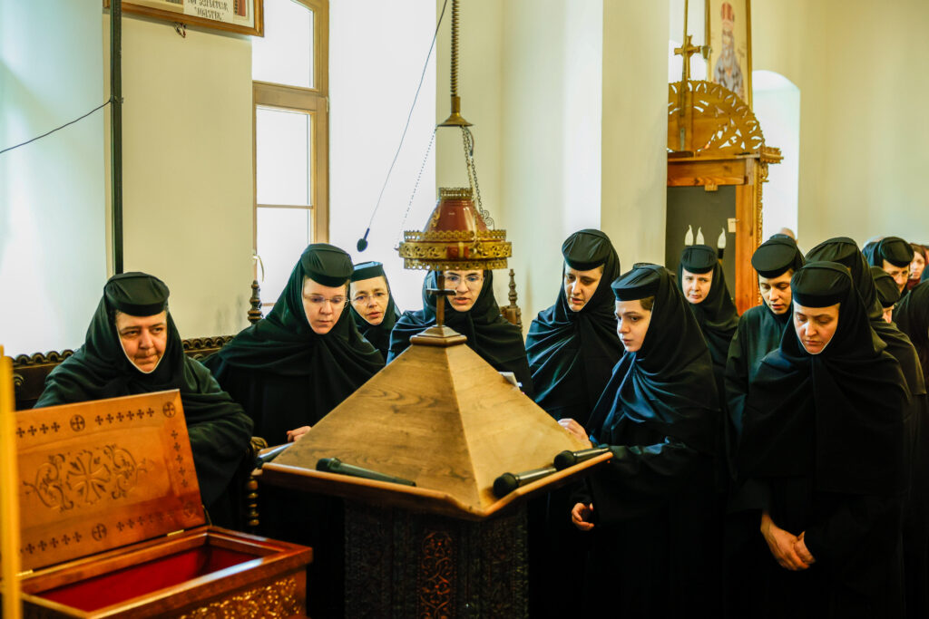 Moaștele Sfintei Cuvioase Antonina de la Tismana au fost deshumate