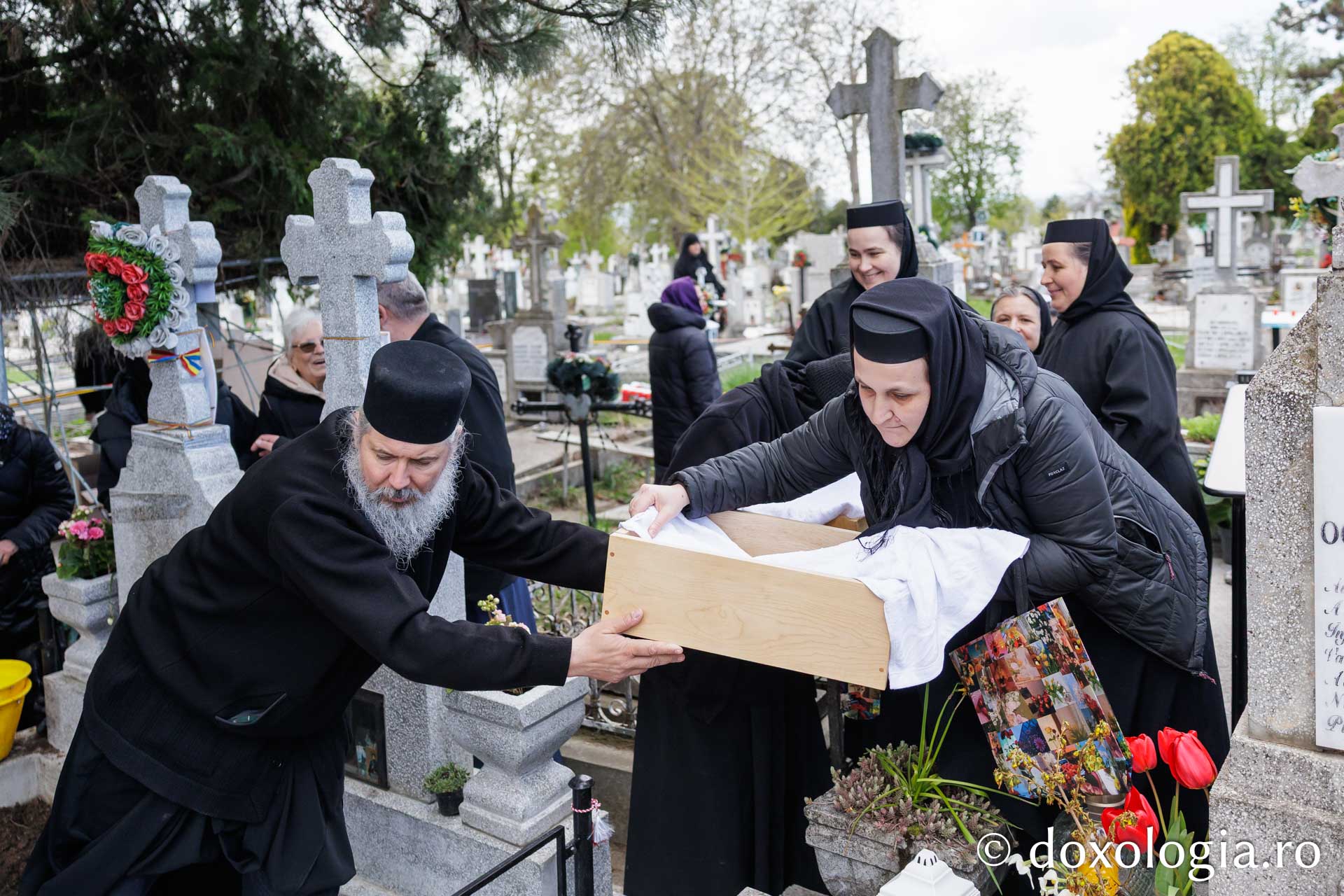 Au fost deshumate moaștele Sfintei Blandina de la Iași