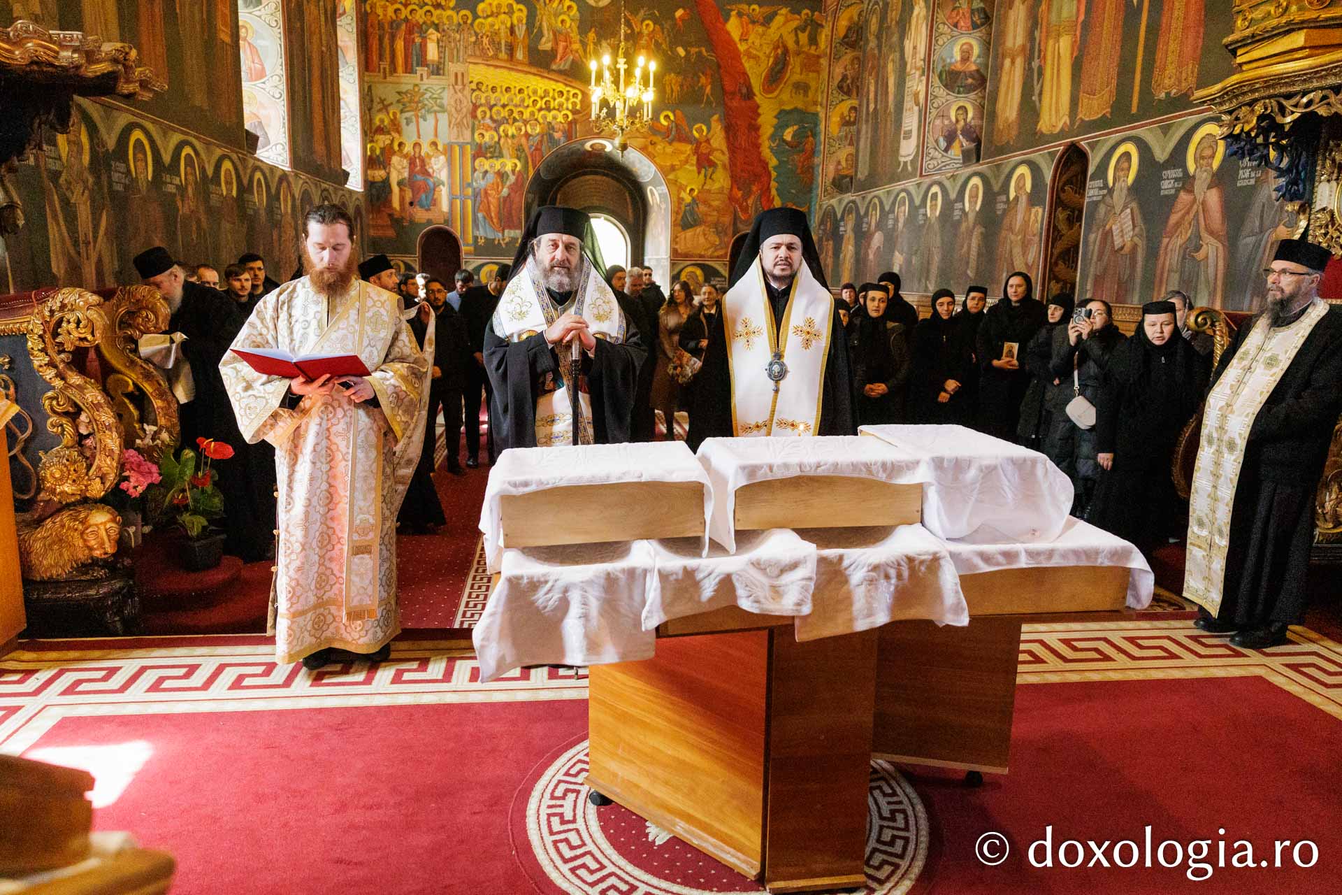 Au fost deshumate moaștele Sfintei Blandina de la Iași