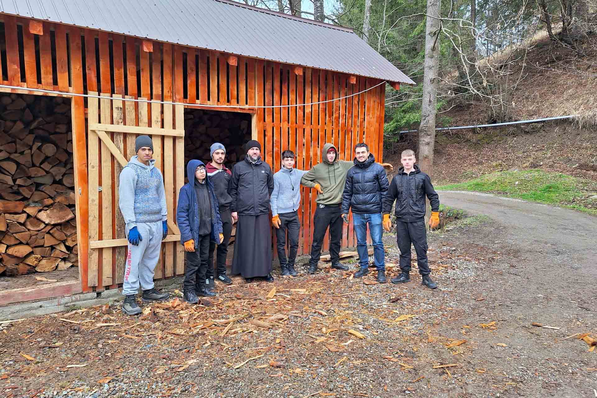Elevii Seminarului „Veniamin Costachi”, în misiune de voluntariat la Mănăstirea Paltin