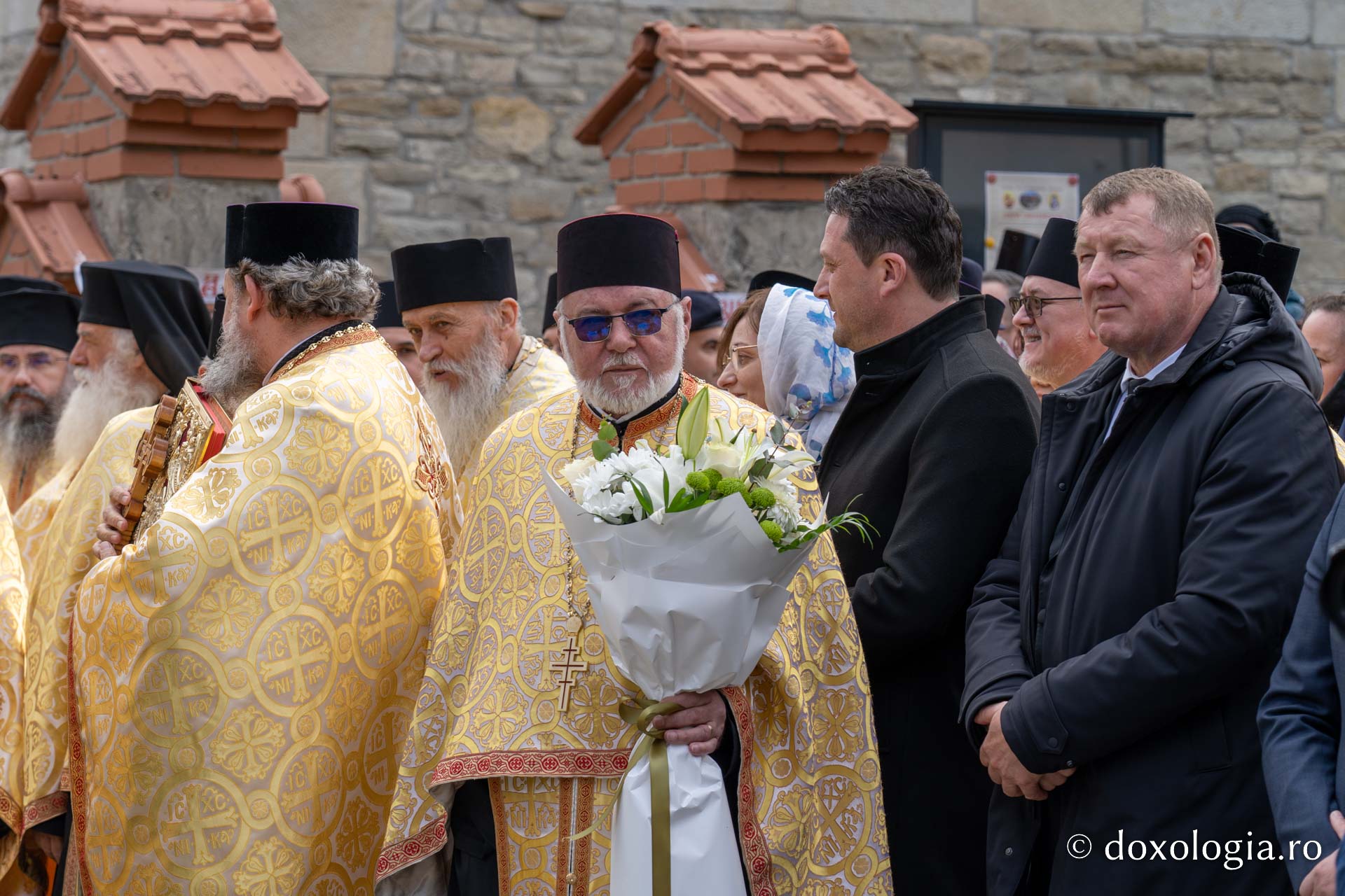 Sfânta Cuvios Cleopa de la Sihăstria, purtat în procesiune pe străzile din Botoșani, cu prilejul hramului orașului