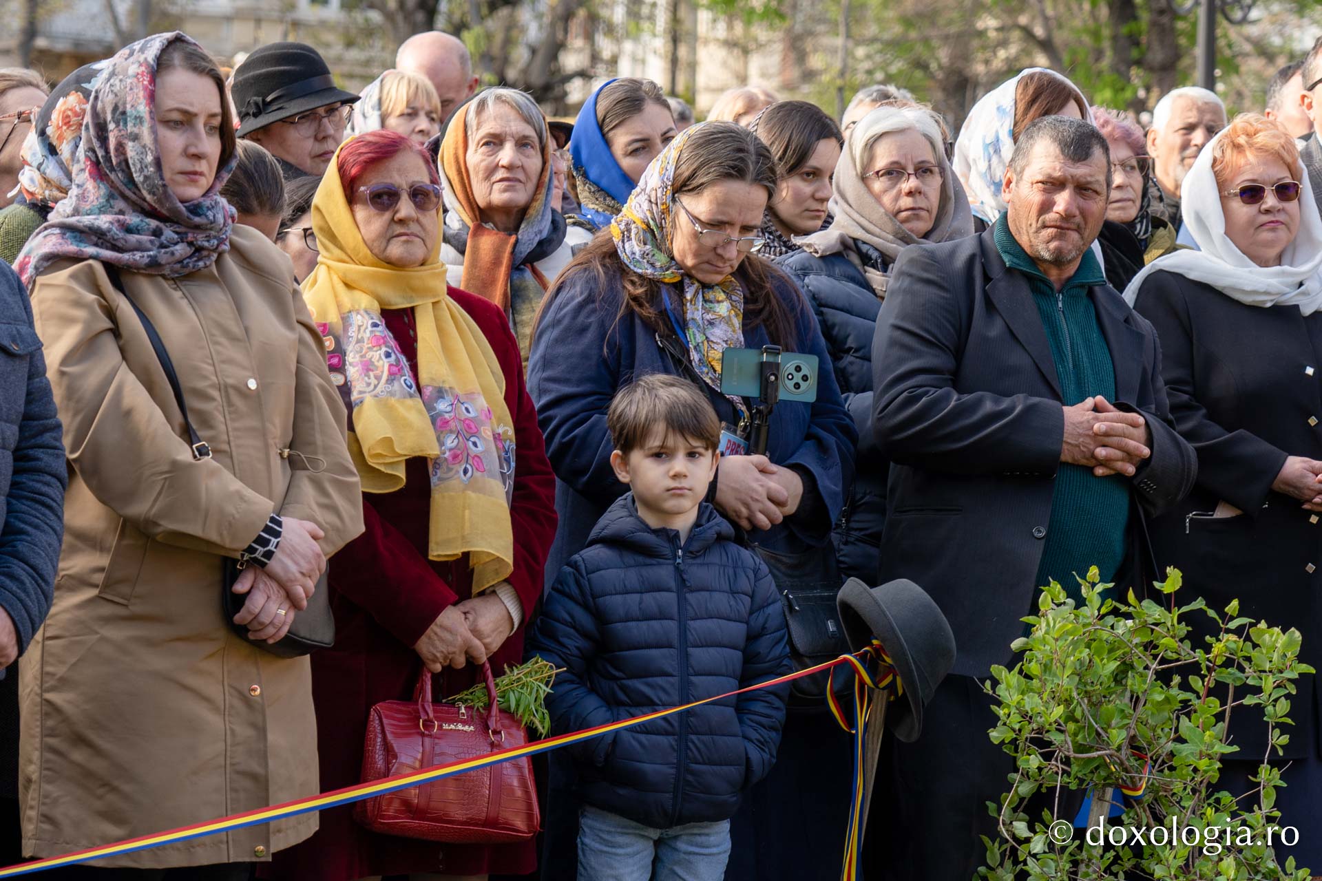 Sfânta Cuvios Cleopa de la Sihăstria, purtat în procesiune pe străzile din Botoșani, cu prilejul hramului orașului