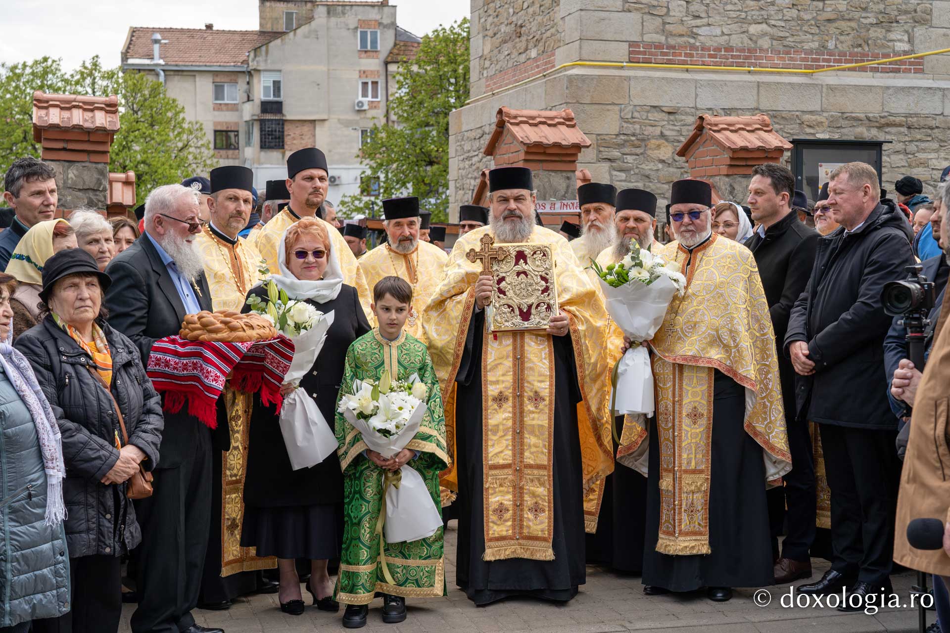 Sfânta Cuvios Cleopa de la Sihăstria, purtat în procesiune pe străzile din Botoșani, cu prilejul hramului orașului