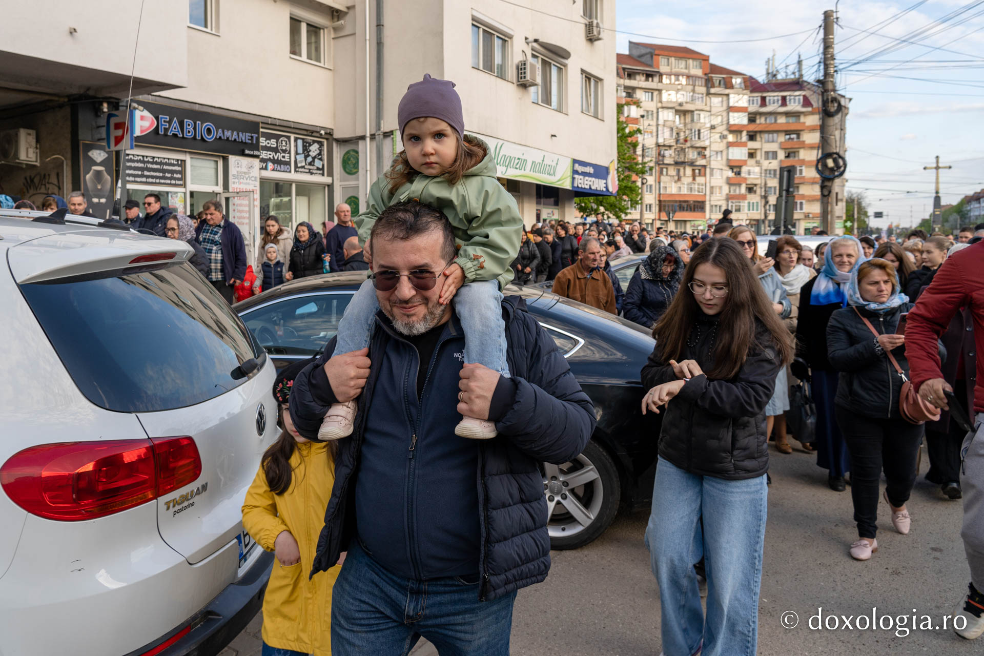 Sfânta Cuvios Cleopa de la Sihăstria, purtat în procesiune pe străzile din Botoșani, cu prilejul hramului orașului