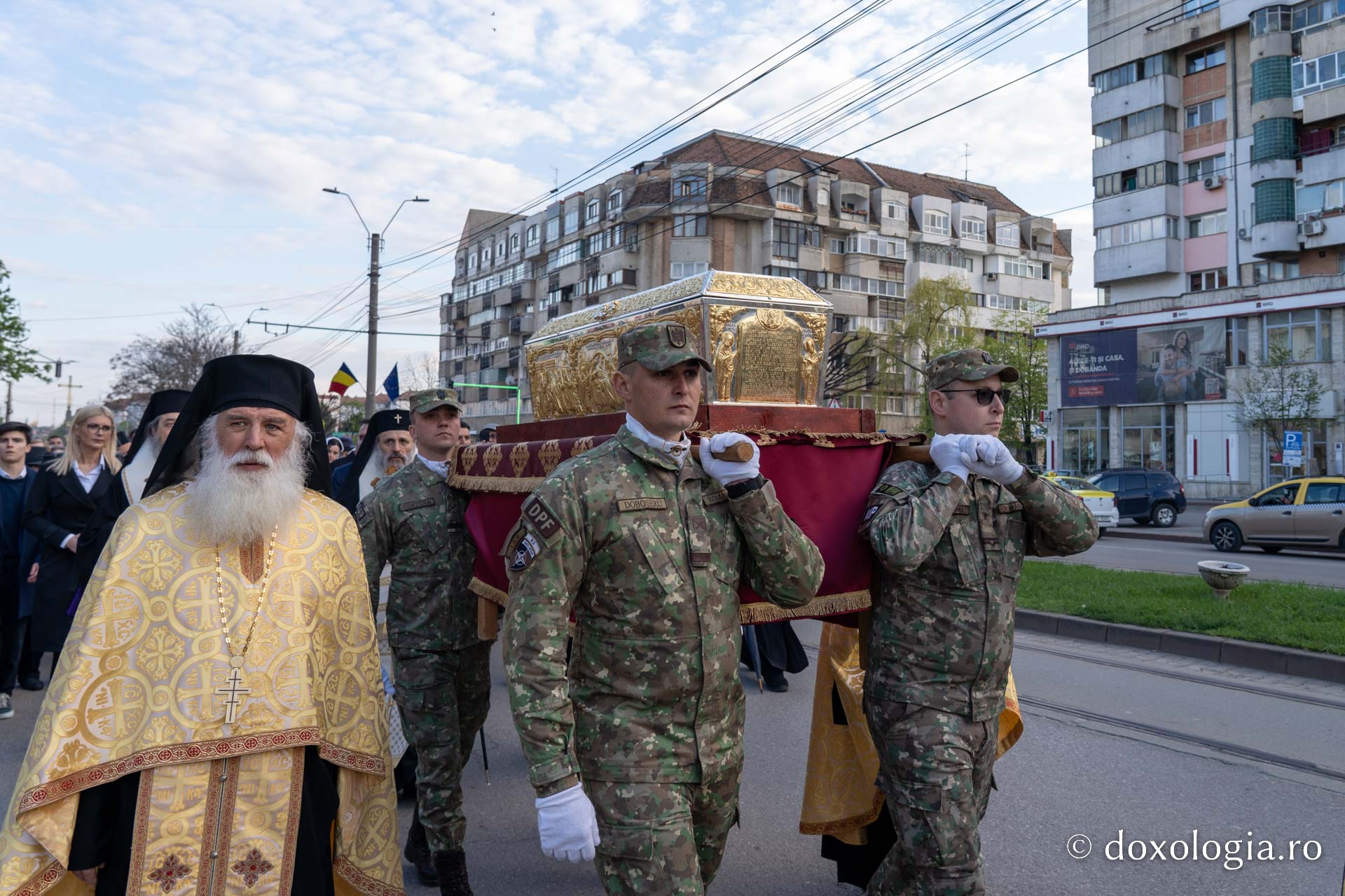 Sfânta Cuvios Cleopa de la Sihăstria, purtat în procesiune pe străzile din Botoșani, cu prilejul hramului orașului