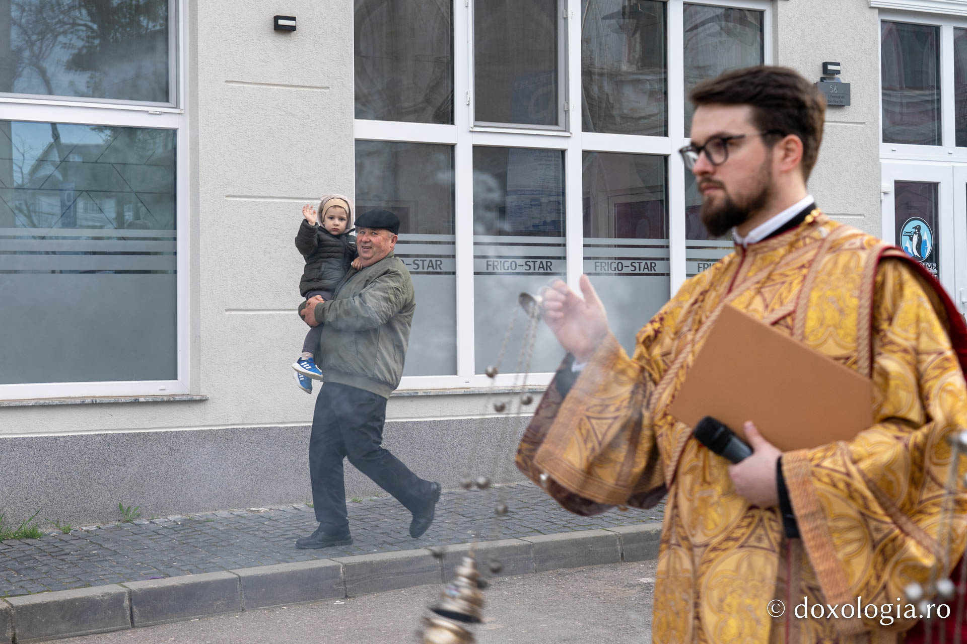 Sfânta Cuvios Cleopa de la Sihăstria, purtat în procesiune pe străzile din Botoșani, cu prilejul hramului orașului