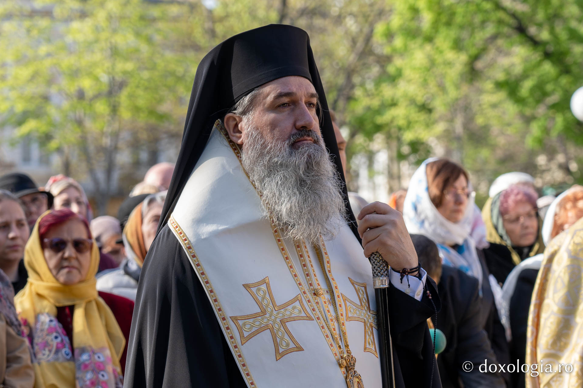 Sfânta Cuvios Cleopa de la Sihăstria, purtat în procesiune pe străzile din Botoșani, cu prilejul hramului orașului