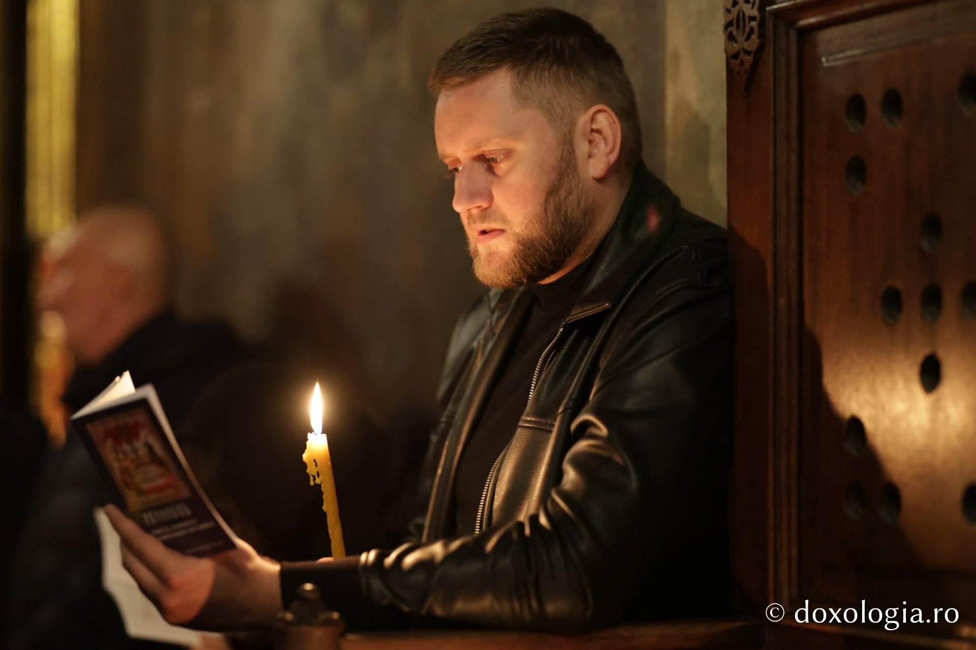 Credincioșii ieșeni au participat la Denia Prohodului Domnului, oficiată de IPS Teofan