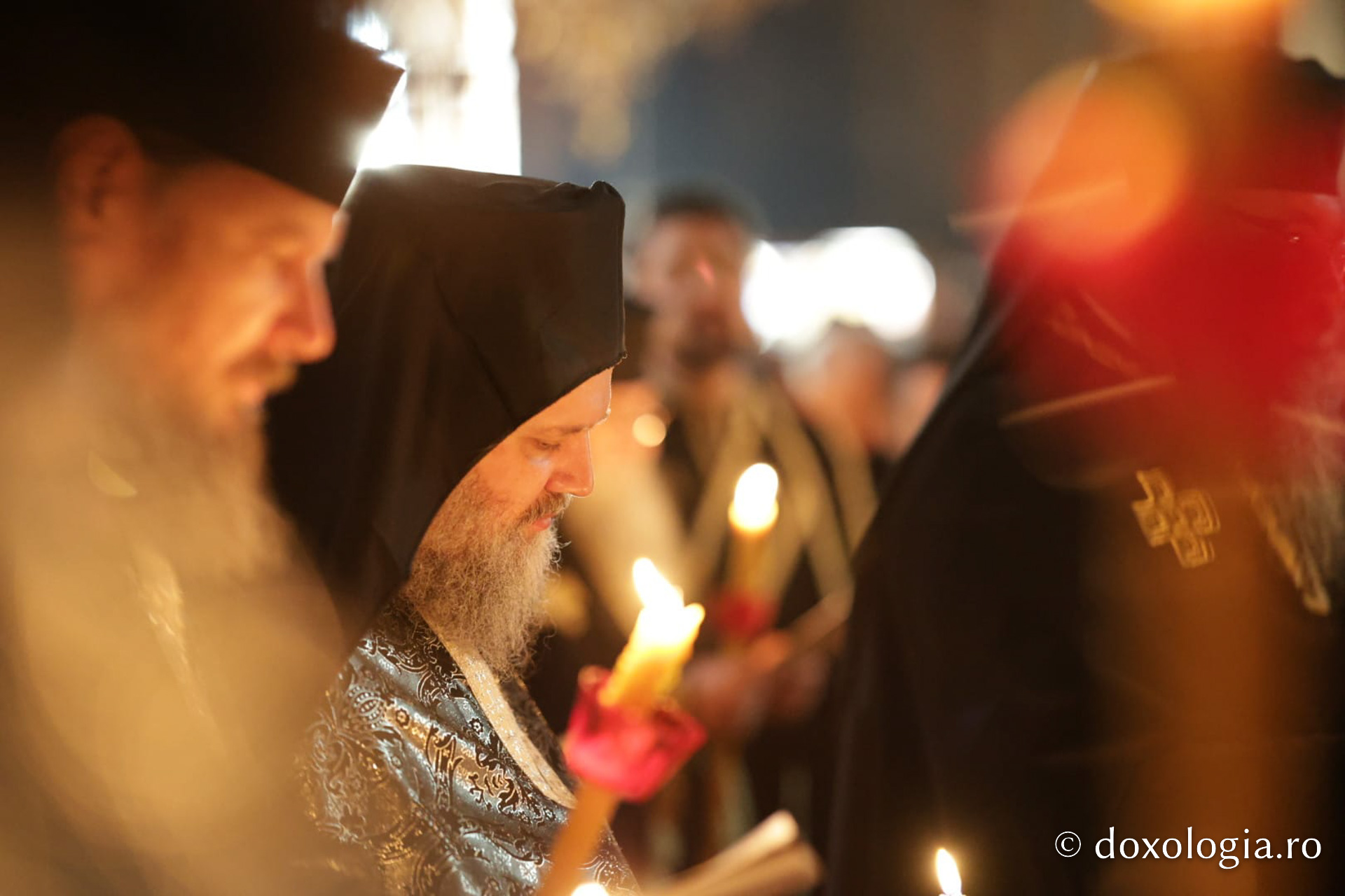 Credincioșii ieșeni au participat la Denia Prohodului Domnului, oficiată de IPS Teofan