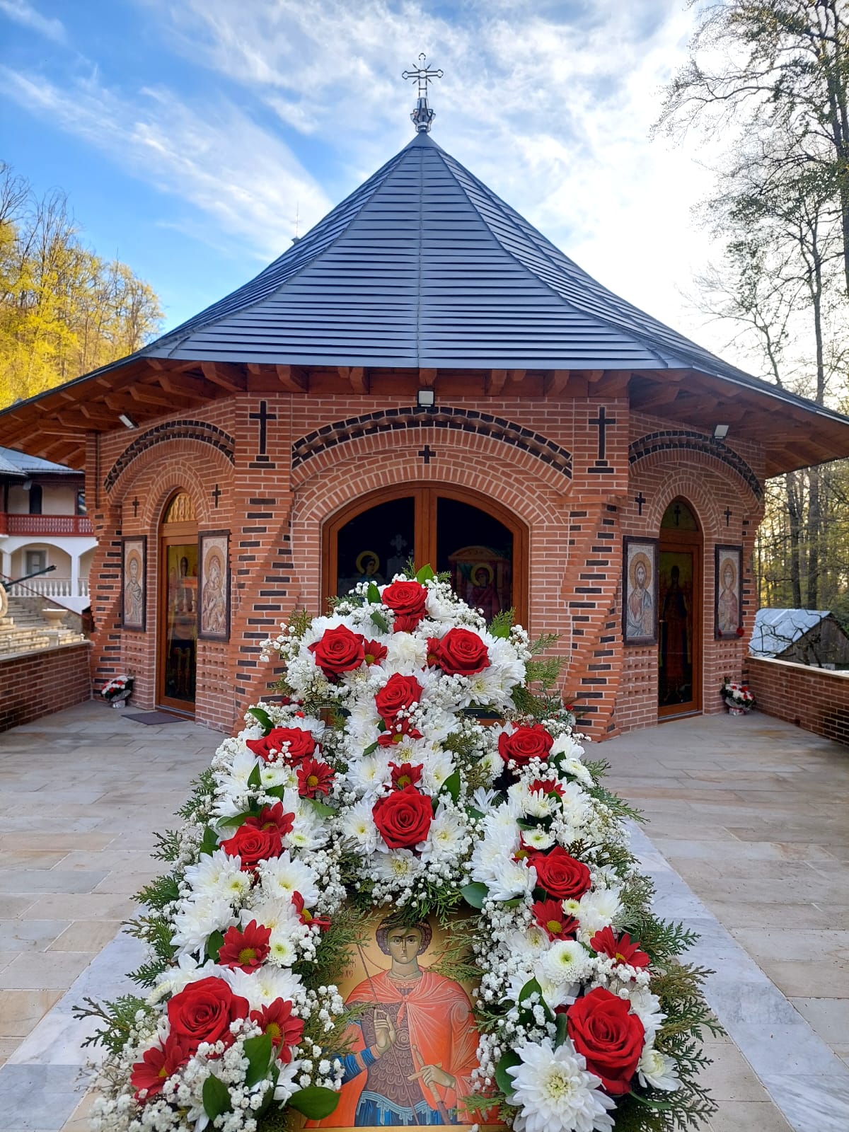 Primul hram al Altarului de vară de la Mănăstirea „Sfânta Cruce”