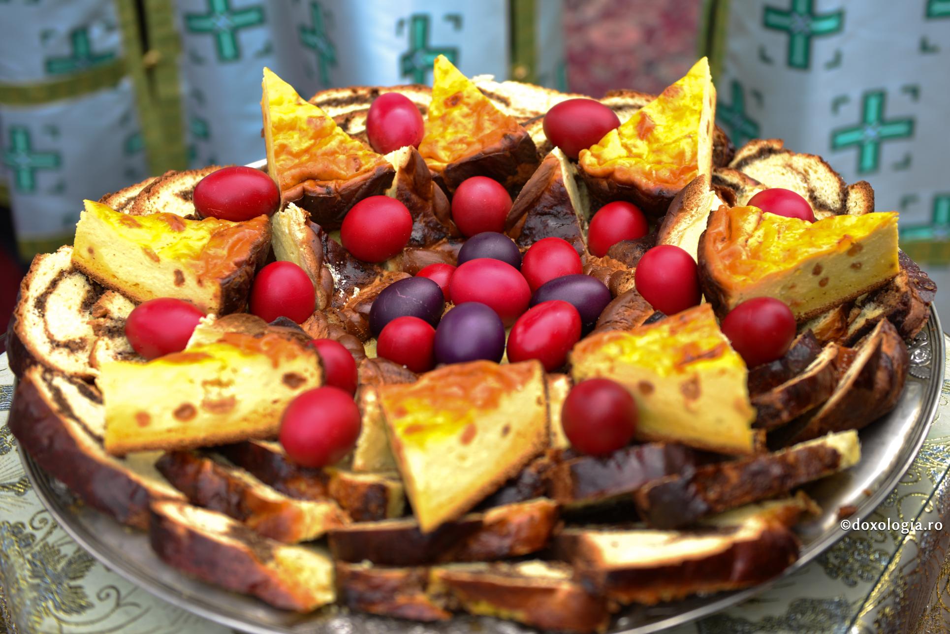 cozonac, pască și oua roșii